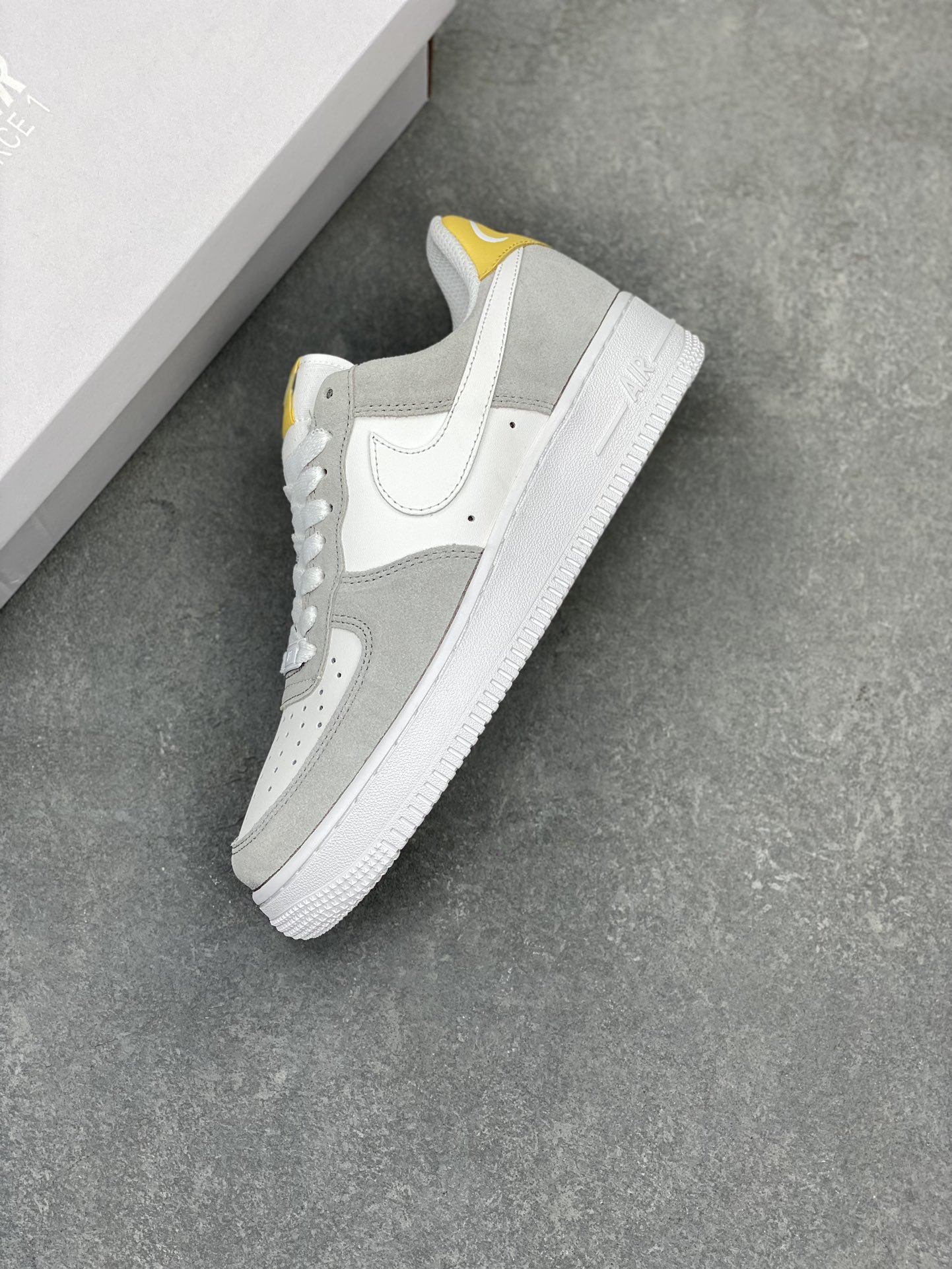 Nike Air Force 1 '07 Low Grey/White/Yellow - Premium Comfort & Style 8 i1715286975 8399 8