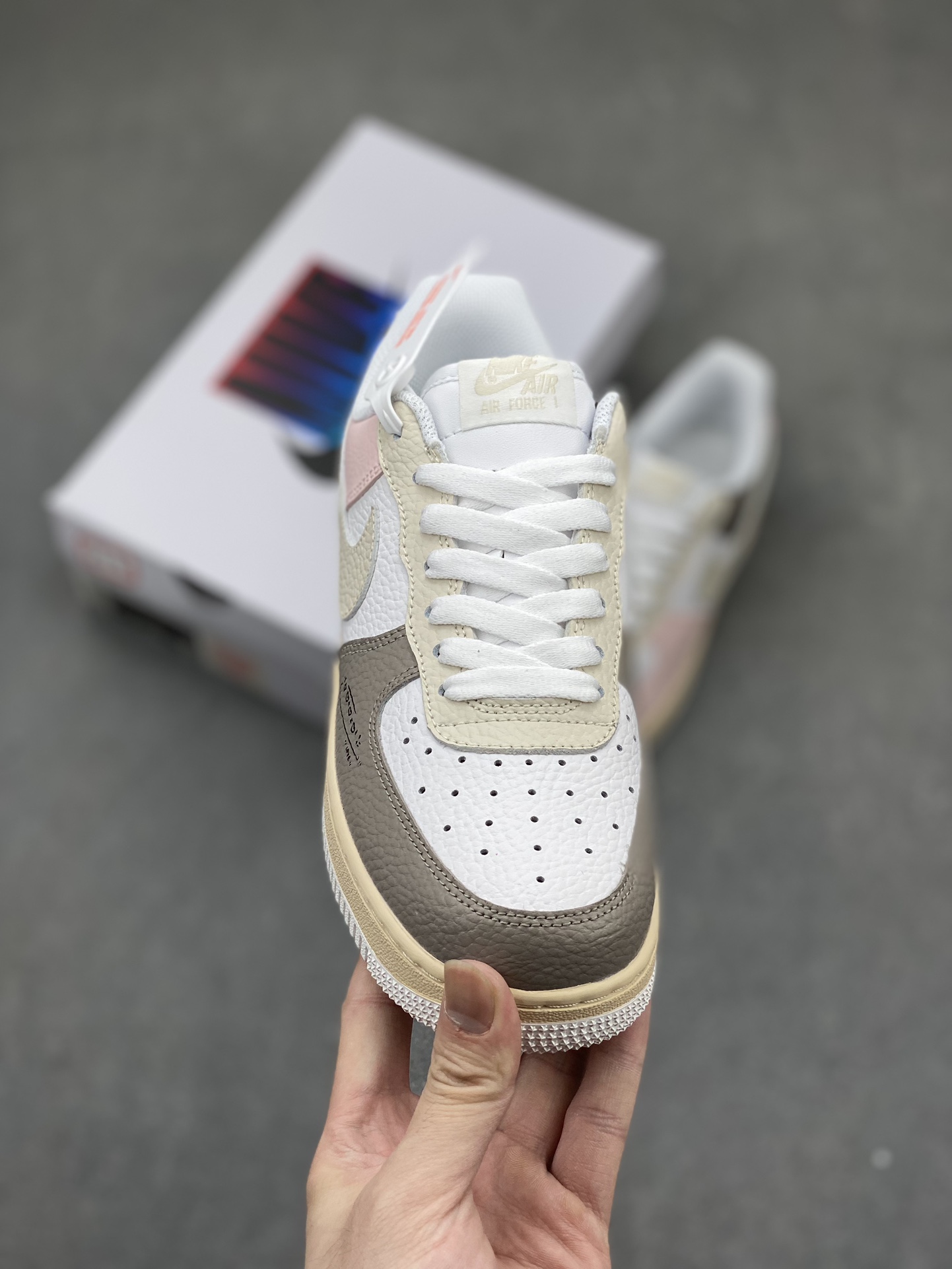 Nike Air Force 1 '07 Low '520 Valentine's Day' Limited Edition Sneakers 3 i1715460313 104 8