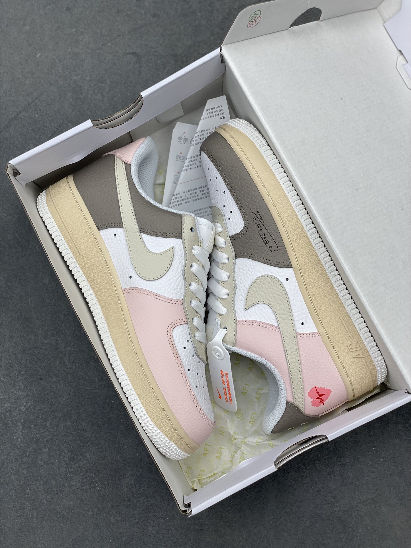 Nike Air Force 1 '07 Low '520 Valentine's Day' Limited Edition Sneakers 10 i1715460313 2236 1