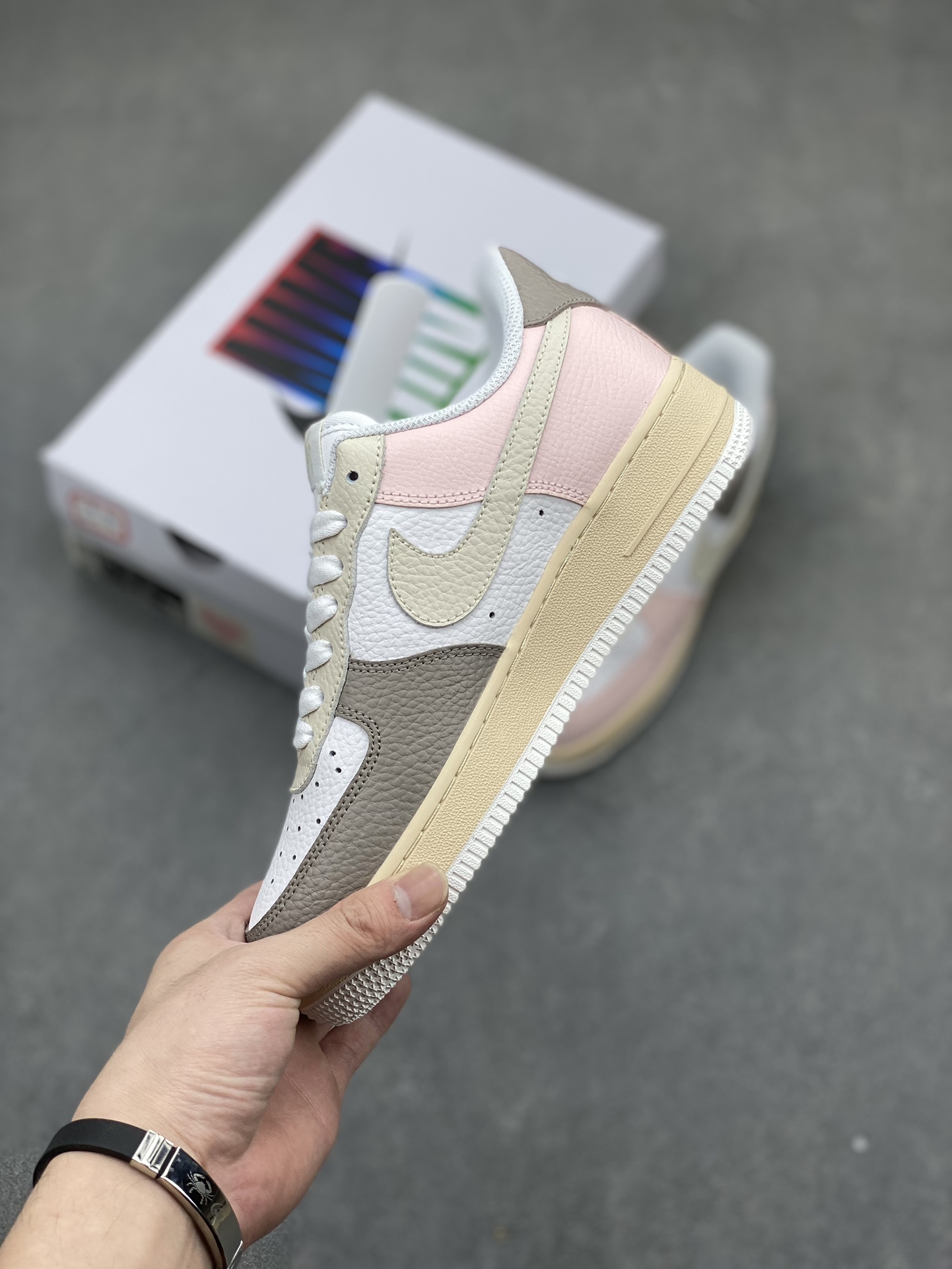 Nike Air Force 1 '07 Low '520 Valentine's Day' Limited Edition Sneakers 4 i1715460313 3407 3