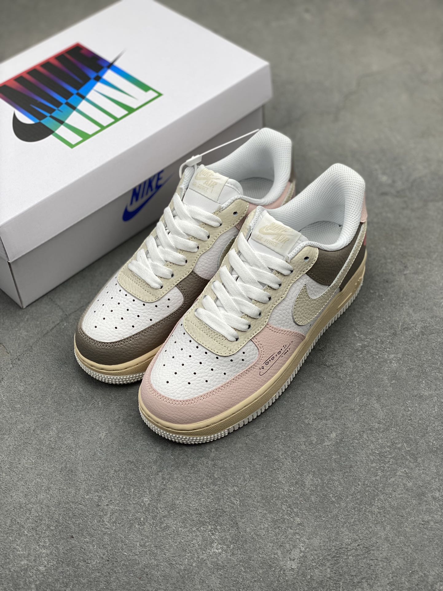 Nike Air Force 1 '07 Low '520 Valentine's Day' Limited Edition Sneakers 9 i1715460313 759 0