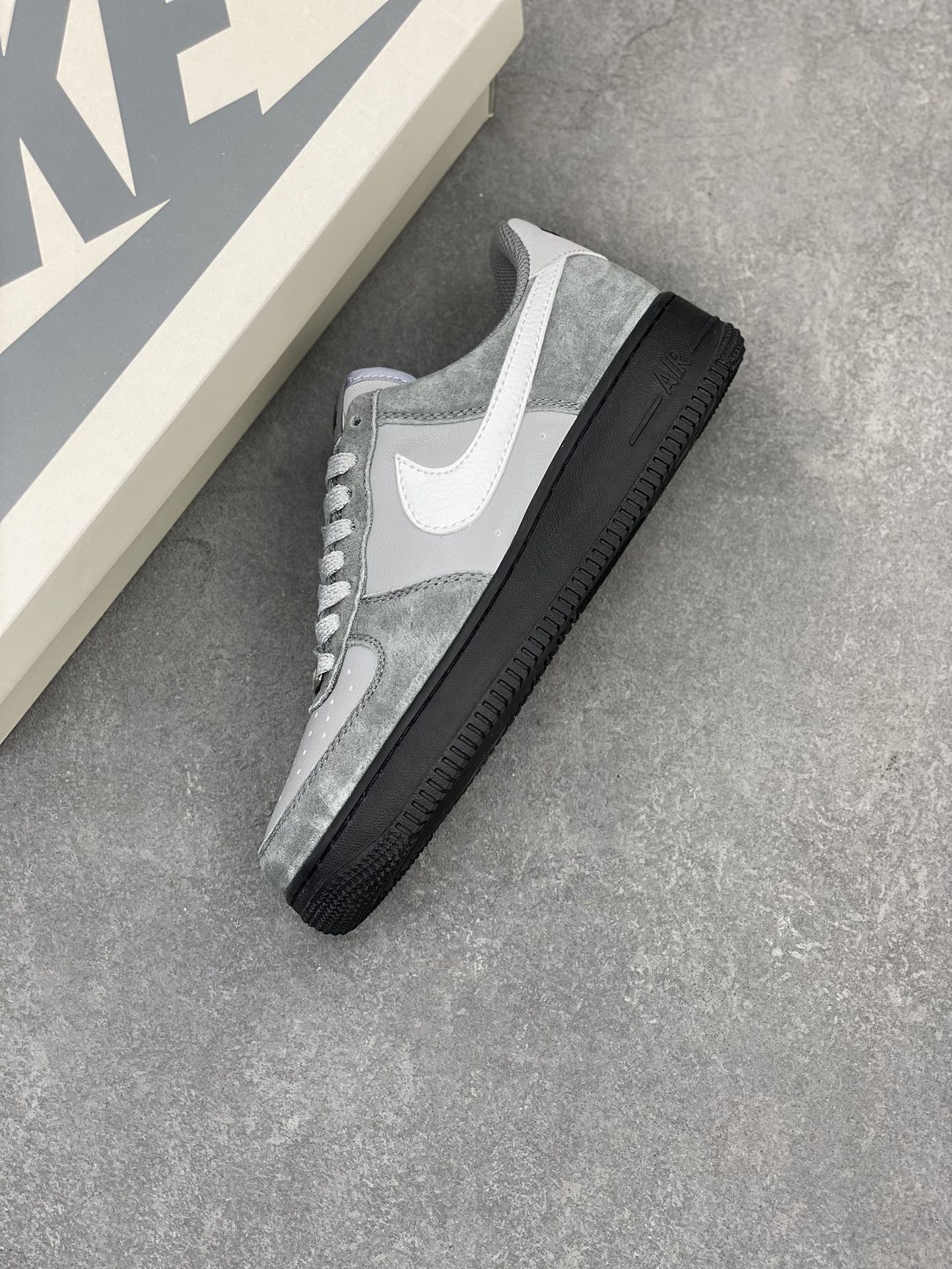 Nike Air Force 1 Low Casual Shoes Versatile Sneakers CW7581-009 8 i1715460363 4278 8