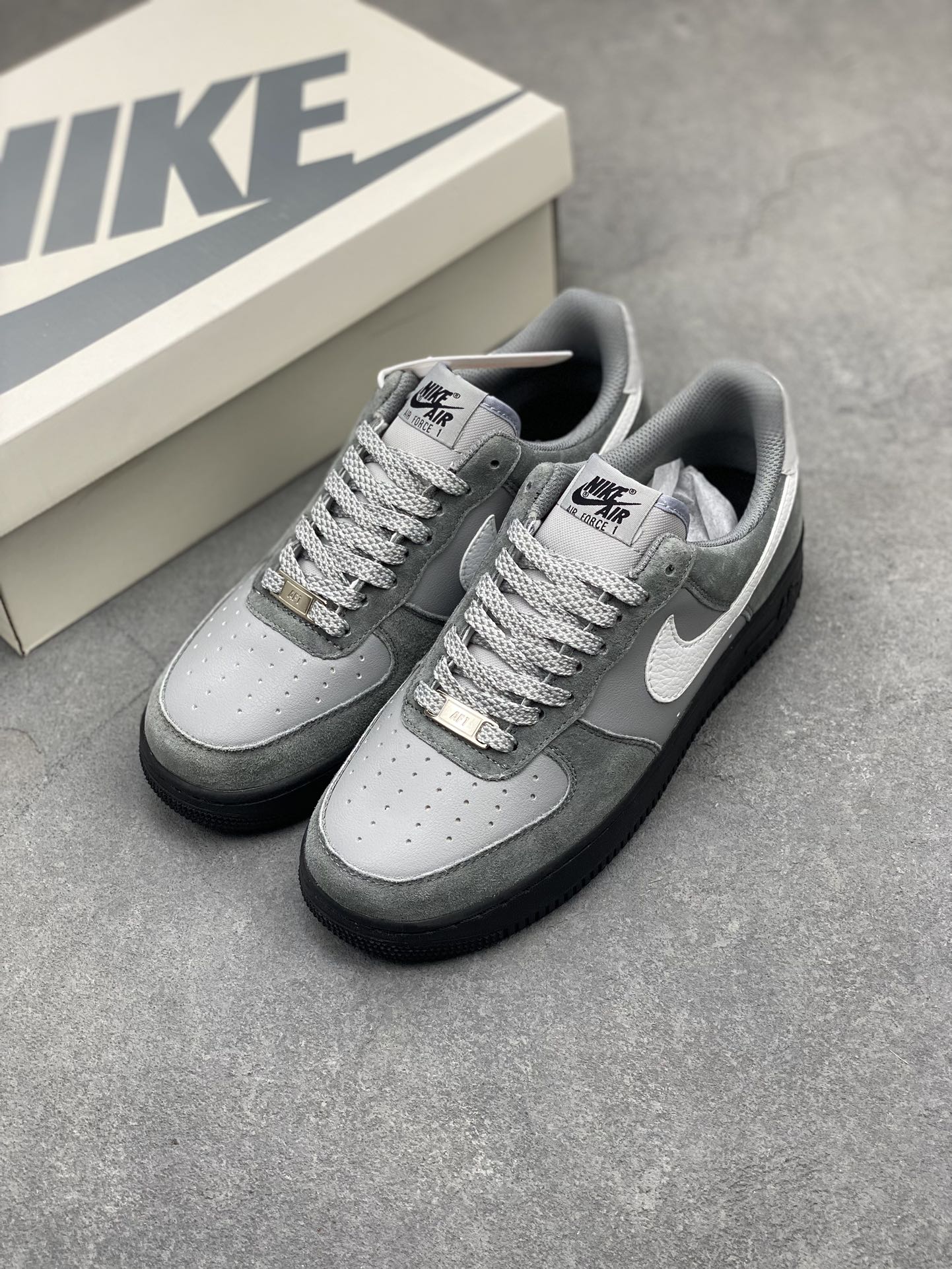 Nike Air Force 1 Low Casual Shoes Versatile Sneakers CW7581-009 9 i1715460363 9599 6