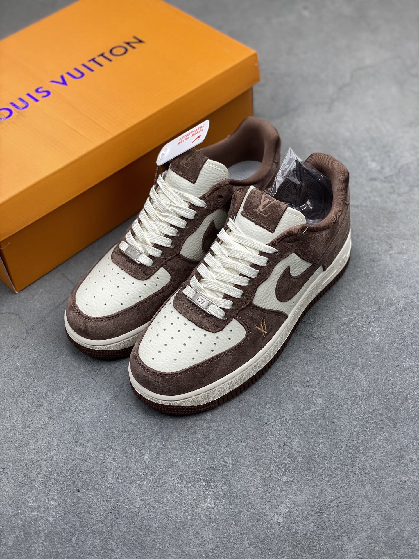 Nike Air Force 1 '07 Low "Louis Vuitton" Chocolate Brown Sneakers 9 i1715460601 4081 0