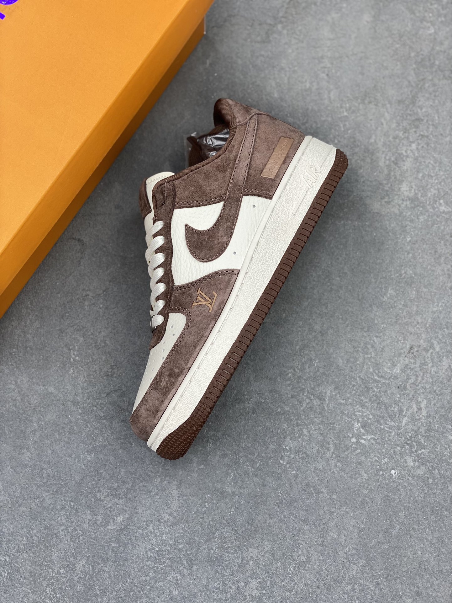 Nike Air Force 1 '07 Low "Louis Vuitton" Chocolate Brown Sneakers 8 i1715460602 5015 7