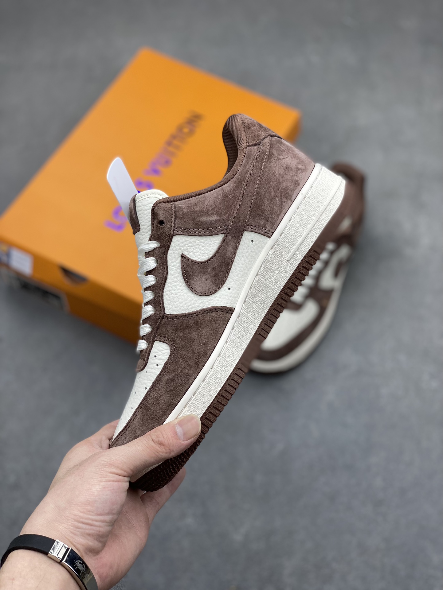 Nike Air Force 1 '07 Low "Louis Vuitton" Chocolate Brown Sneakers 4 i1715460602 7525 3