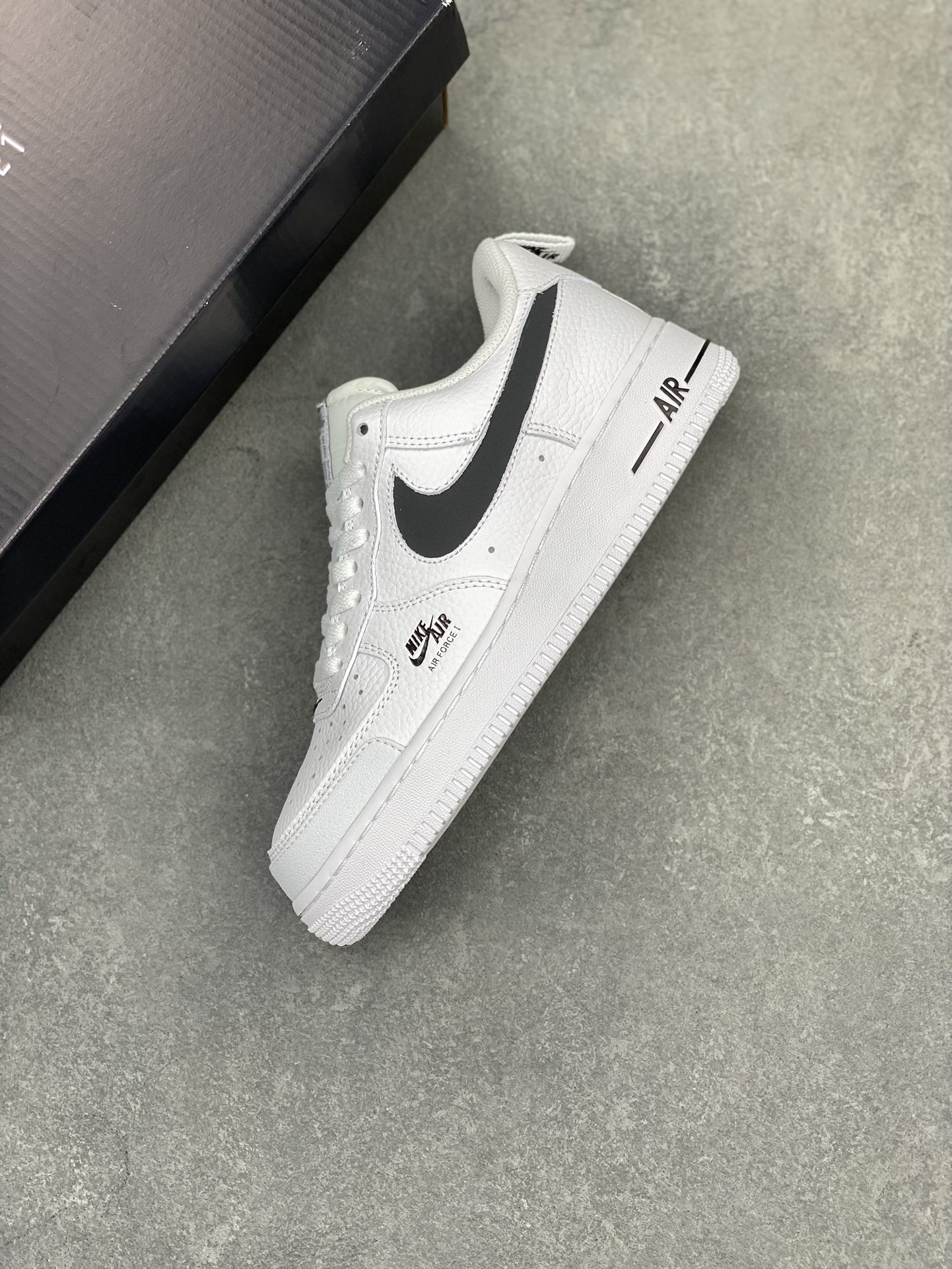 Nike Air Force 1 Premium Low-Top Sneaker - Black & White 8 i1716236661 6833 6