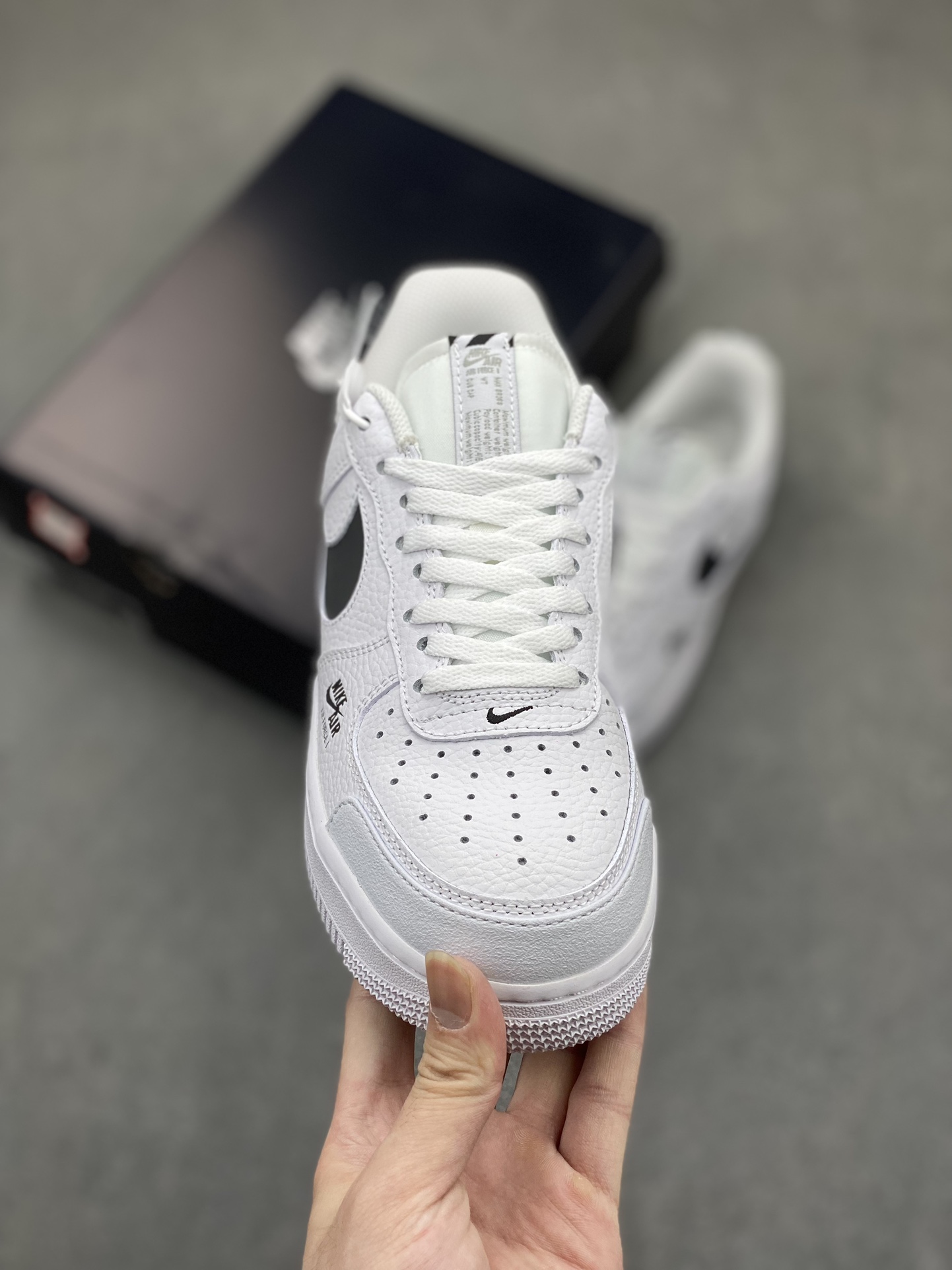 Nike Air Force 1 Premium Low-Top Sneaker - Black & White 3 i1716236672 7659 0