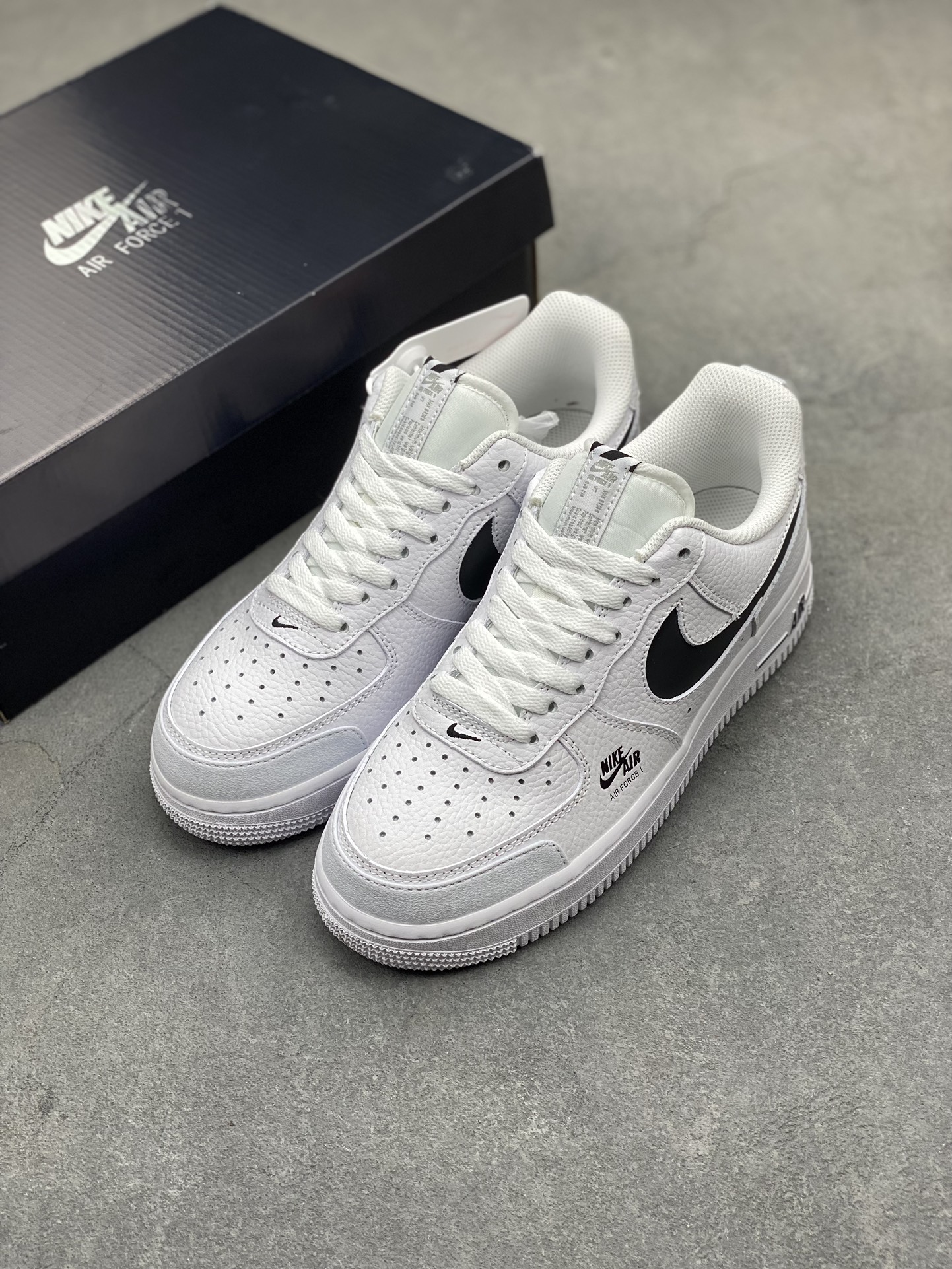 Nike Air Force 1 Premium Low-Top Sneaker - Black & White 9 i1716236672 9950 0