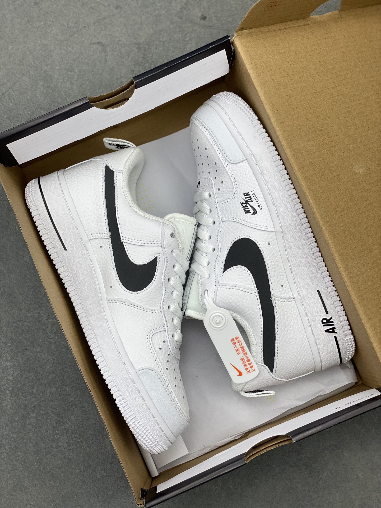 Nike Air Force 1 Premium Low-Top Sneaker - Black & White 10 i1716236673 3558 0