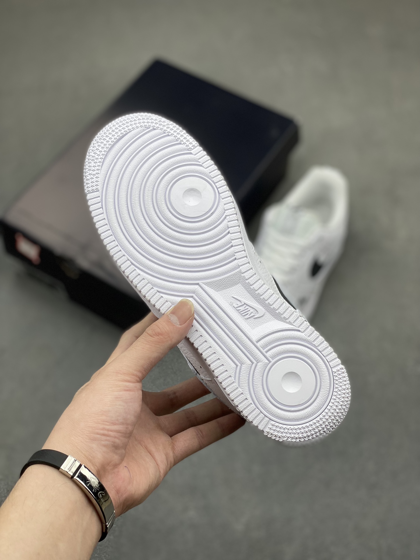 Nike Air Force 1 Premium Low-Top Sneaker - Black & White 7 i1716236673 4901 0