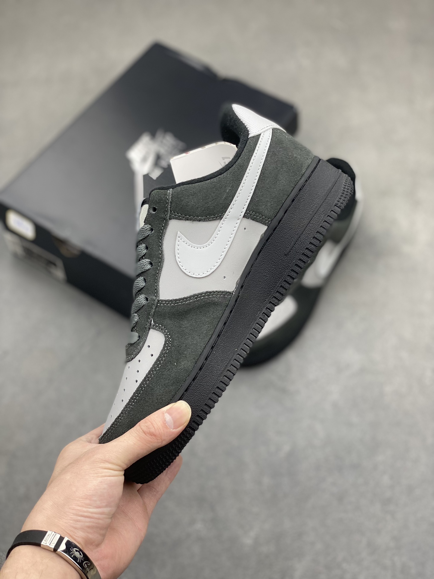 Nike Air Force 1 '07 Low-Top Sneakers - Versatile & Comfortable 4 i1716324320 1670 1