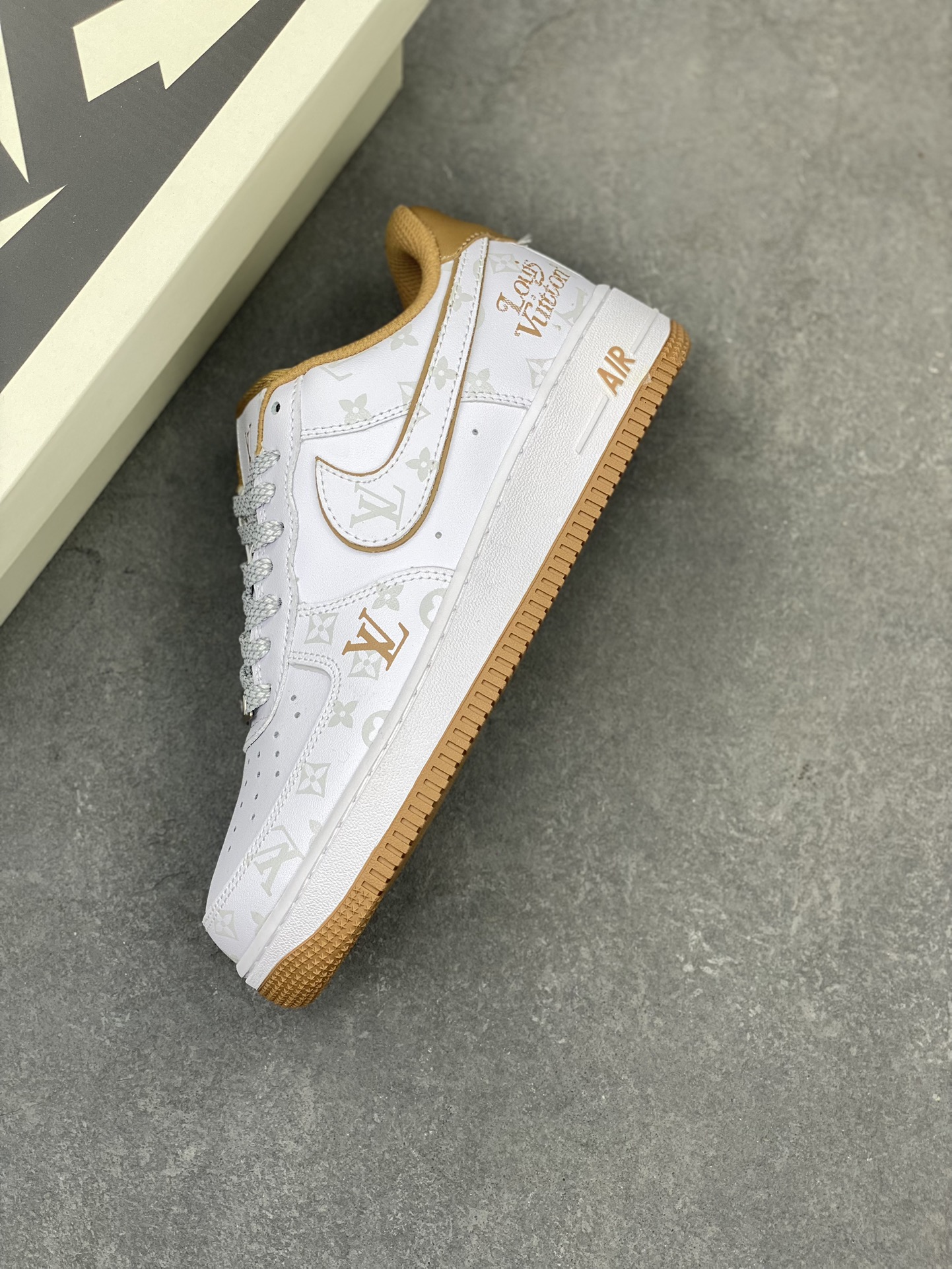 Nike Air Force 1 '07 Low Louis Vuitton Collab Sneakers - Khaki/Night Elf 8 i1716493093 133 0