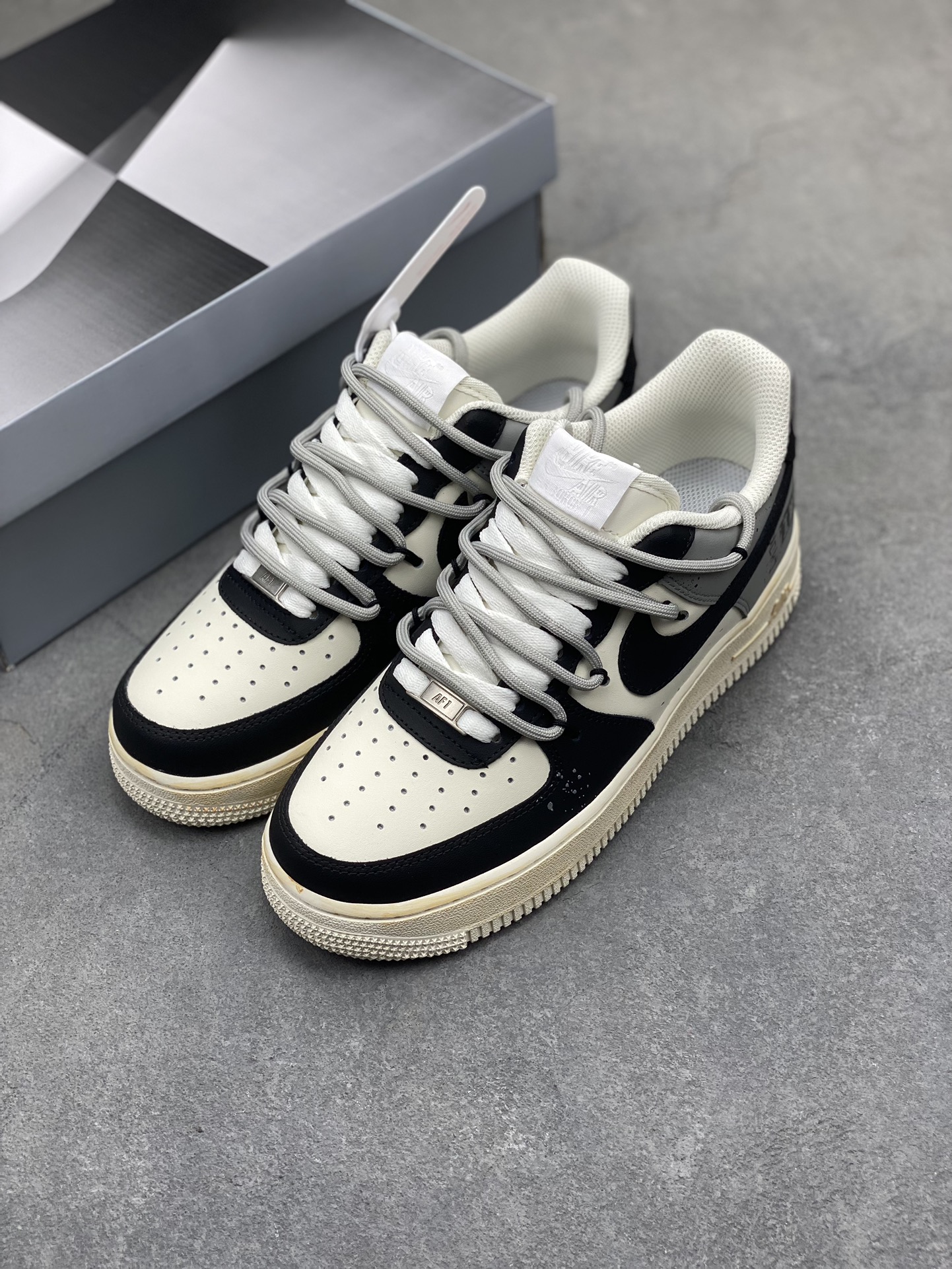 Nike Air Force 1 Low Black/White Custom Edition - Premium Quality Sneakers 9 i1716493450 551 0