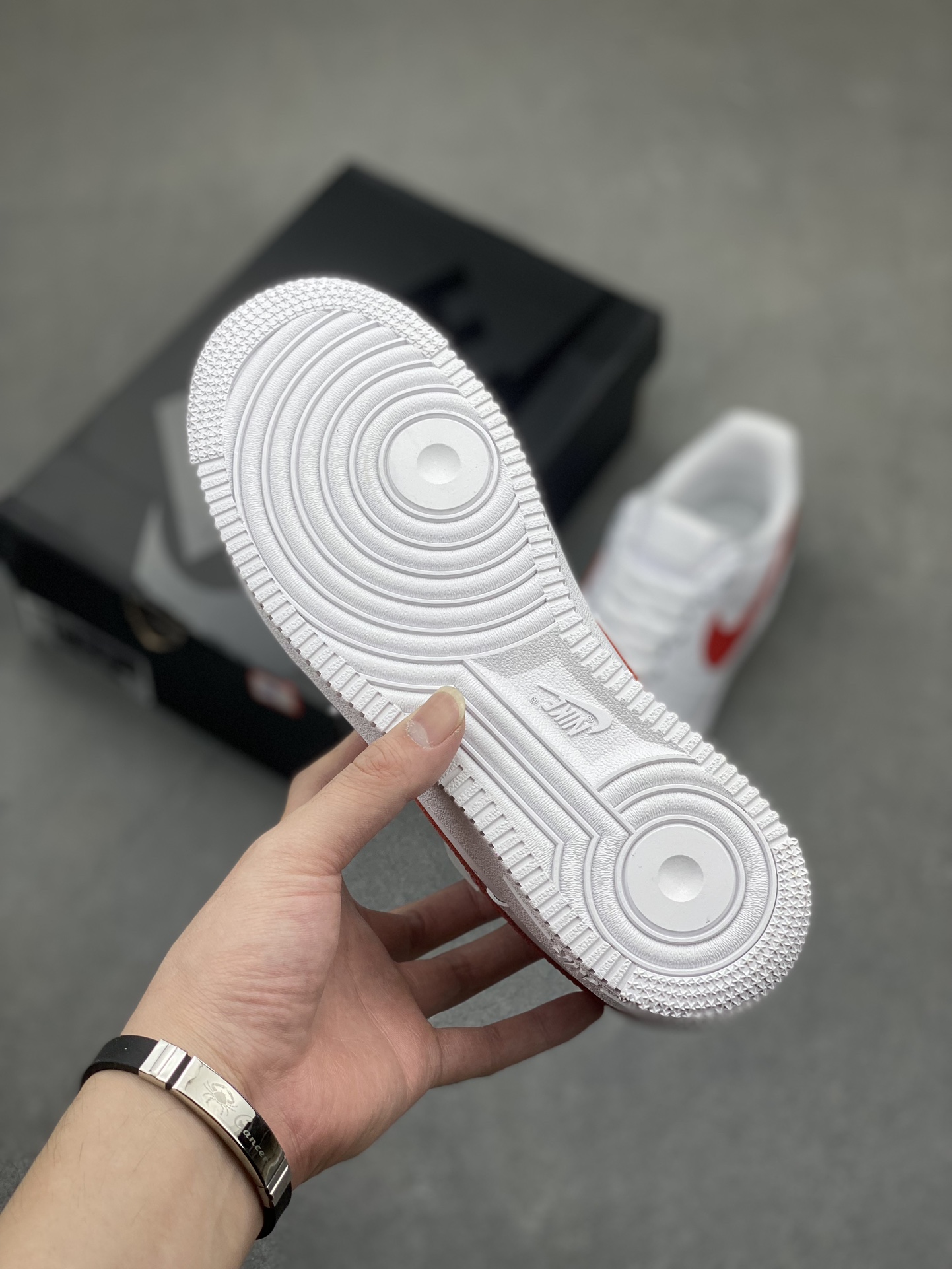 Supreme x Nike Air Force 1 Low 'White/Red' China Exclusive CU9225-101 7 i1716580231 2027 0