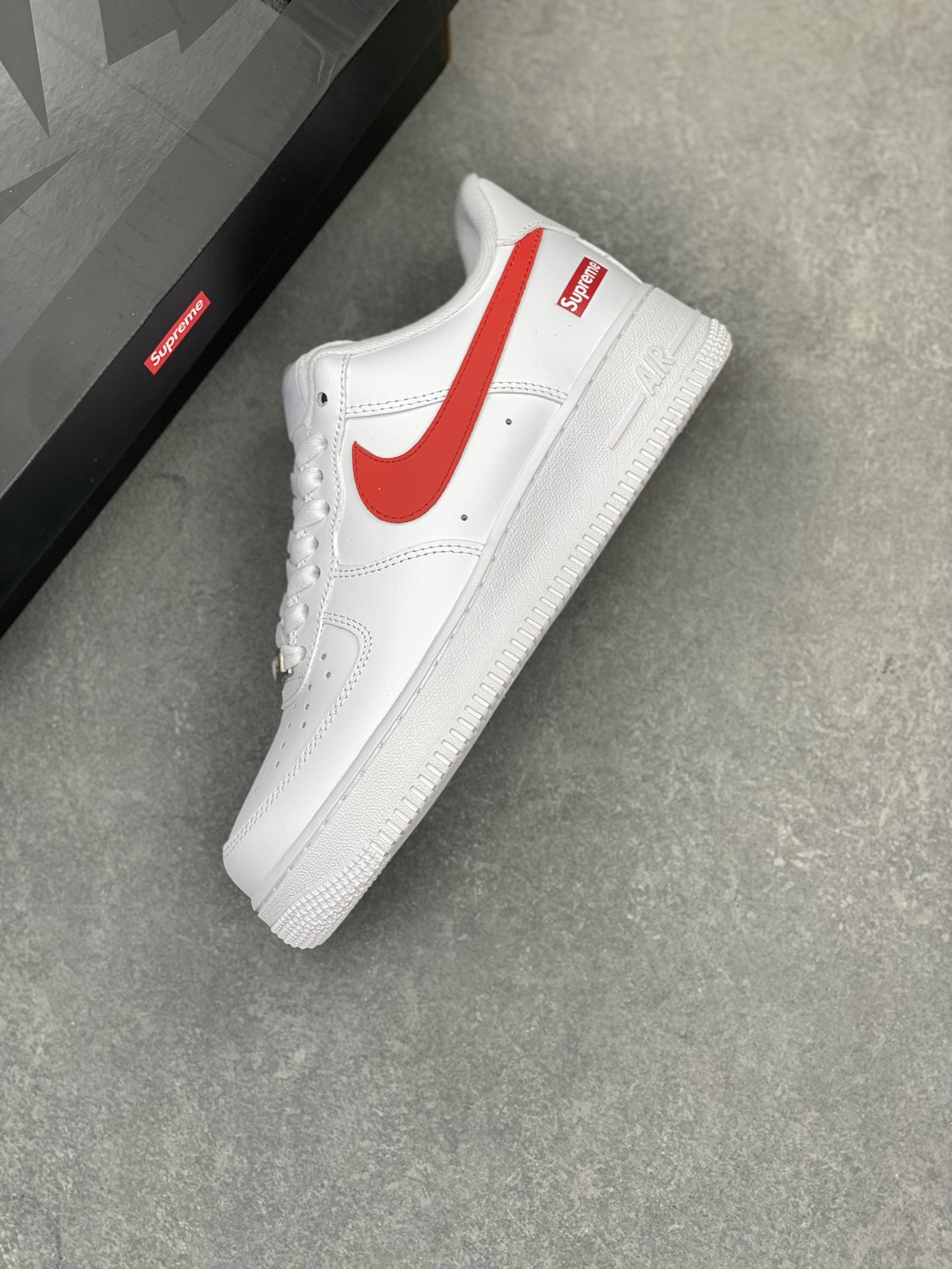 Supreme x Nike Air Force 1 Low 'White/Red' China Exclusive CU9225-101 8 i1716580231 5938 0