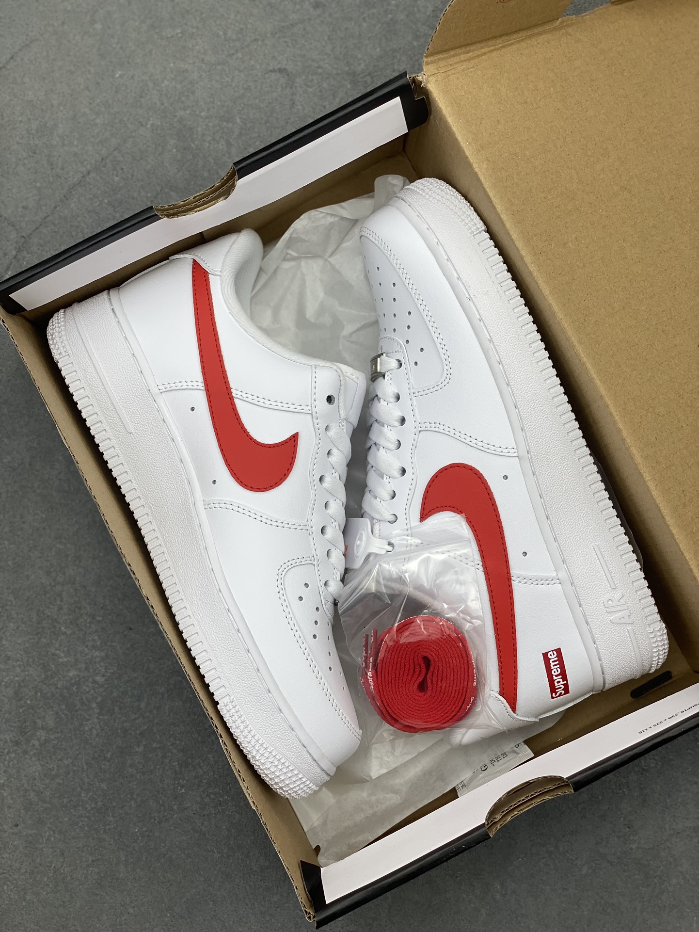 Supreme x Nike Air Force 1 Low 'White/Red' China Exclusive CU9225-101 10 i1716580231 8896 0