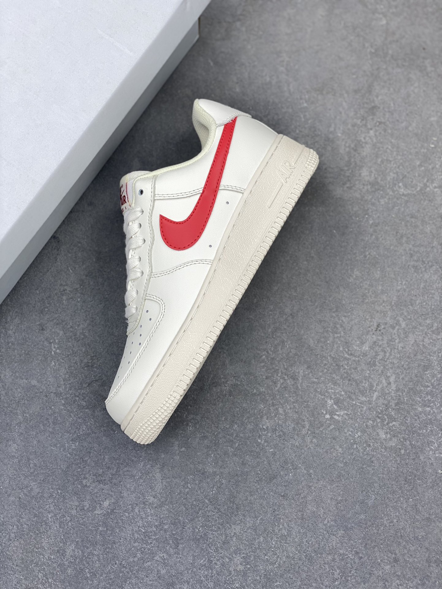 Nike Air Force 1 '07 Low Sneakers - Ivory/Red, All-Day Comfort, Sizes 36-45 8 i1716580434 6904 7