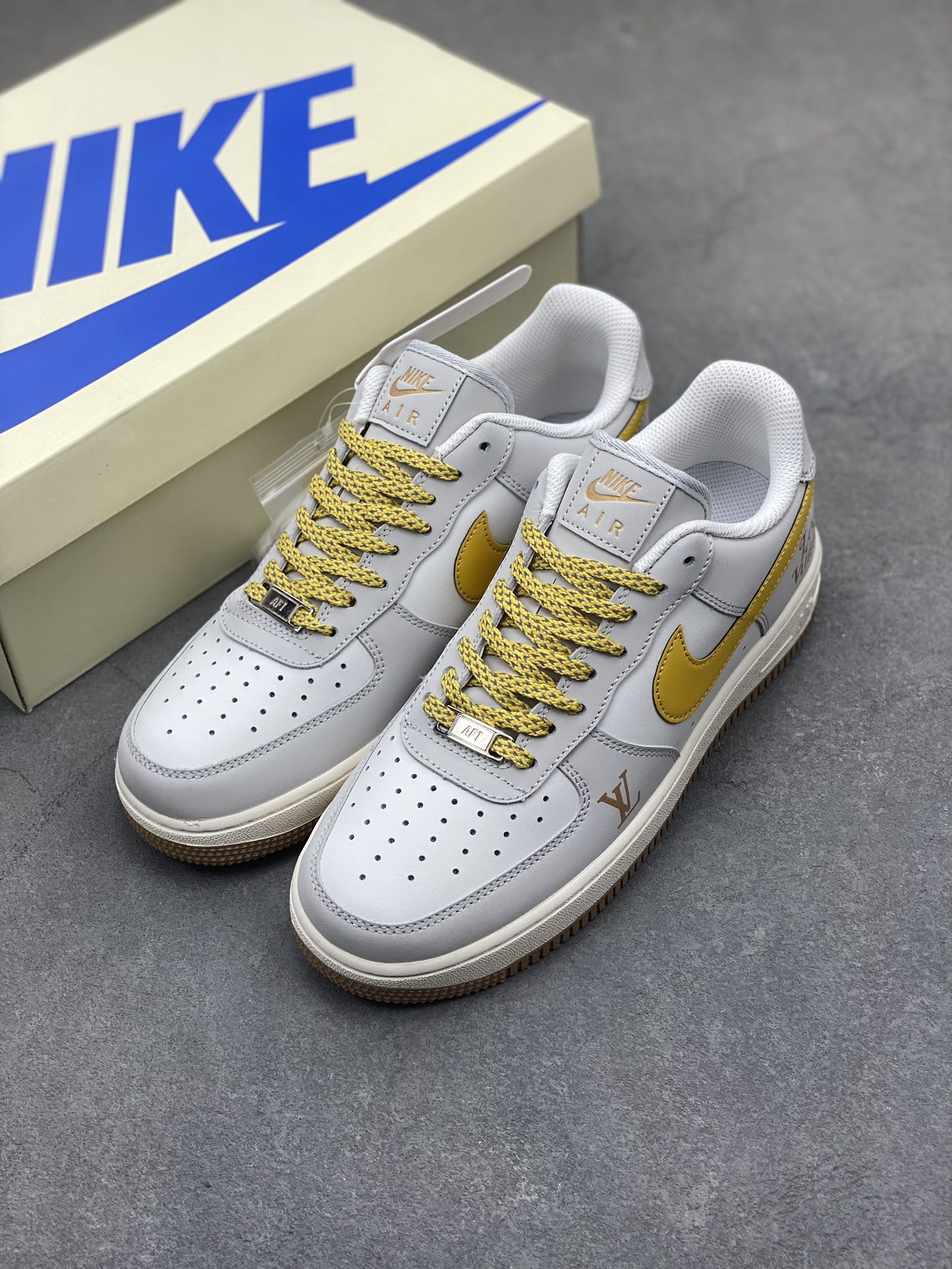 Nike Air Force 1 '07 Low Louis Vuitton Custom Sneakers - Limited Edition 9 i1716580467 2558 0