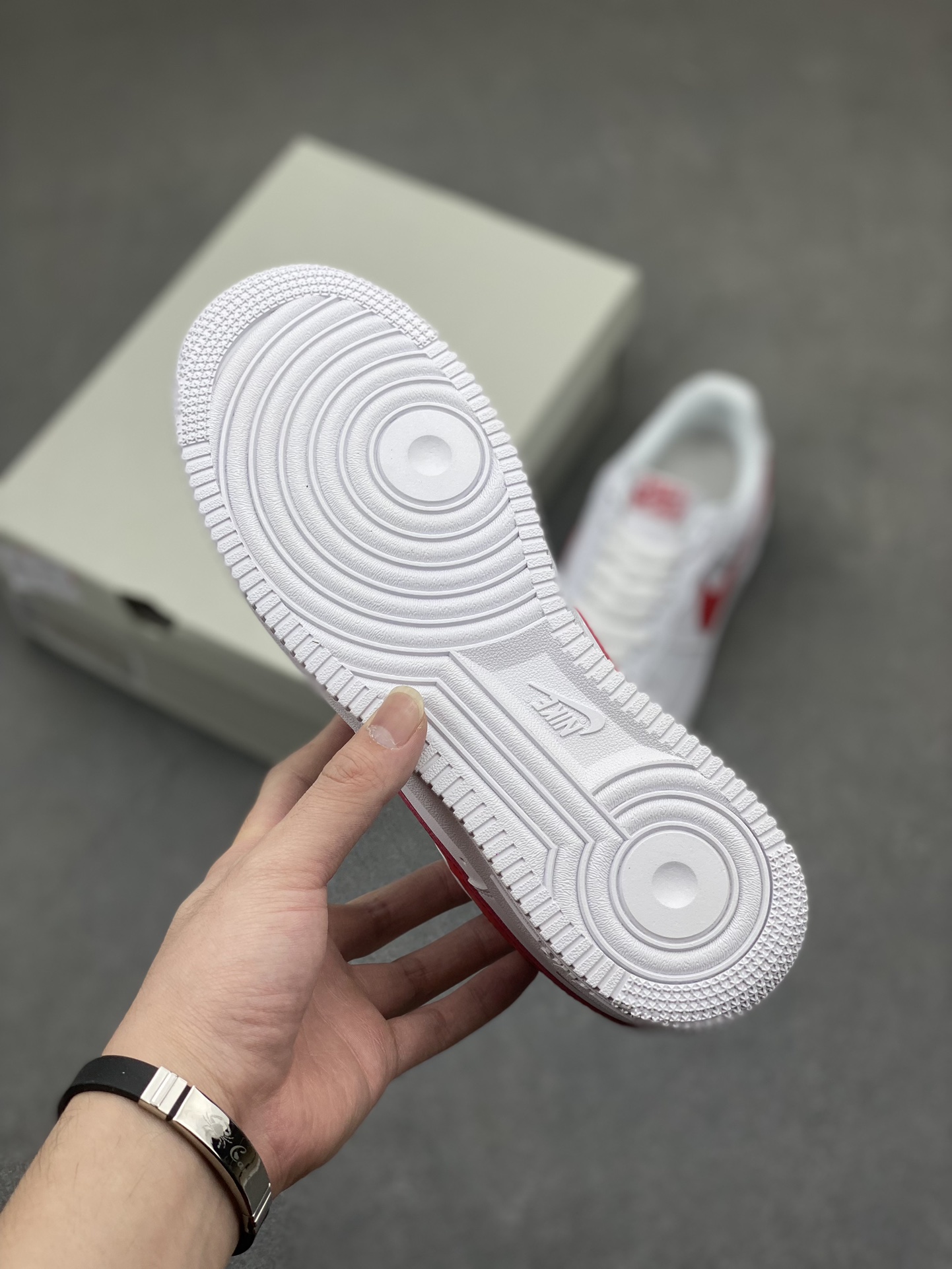 Supreme x Nike Air Force 1 '07 Low White/Red - Limited Edition Sneakers 7 i1716580535 1501 7