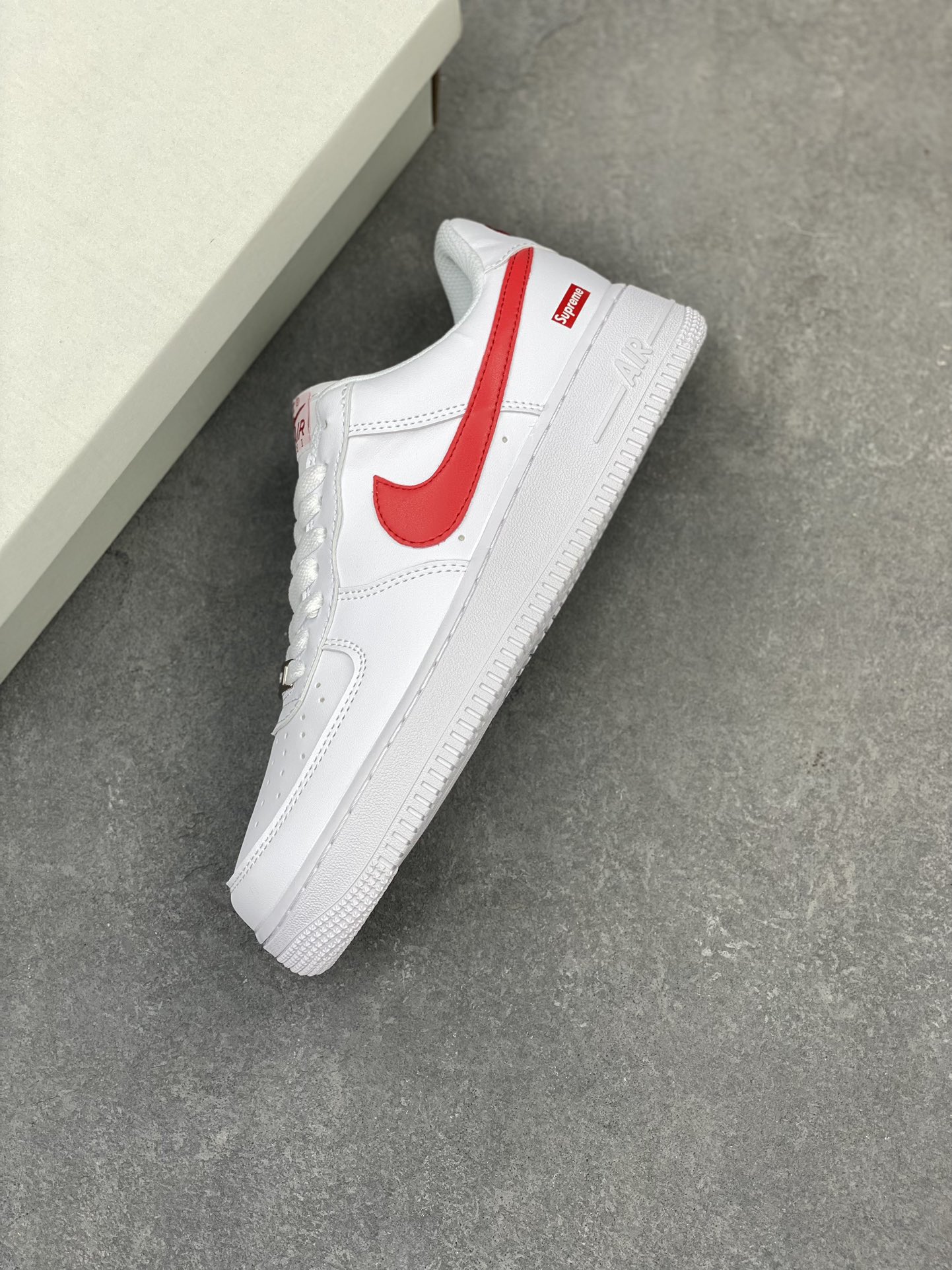 Supreme x Nike Air Force 1 '07 Low White/Red - Limited Edition Sneakers 8 i1716580535 6356 0