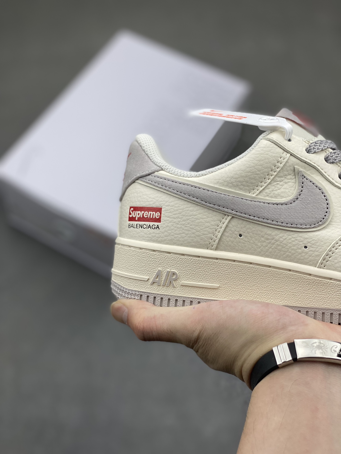 Nike Air Force 1 Low Top Sneakers - Style & Comfort for Everyday Wear 6 i1716833436 5646 0