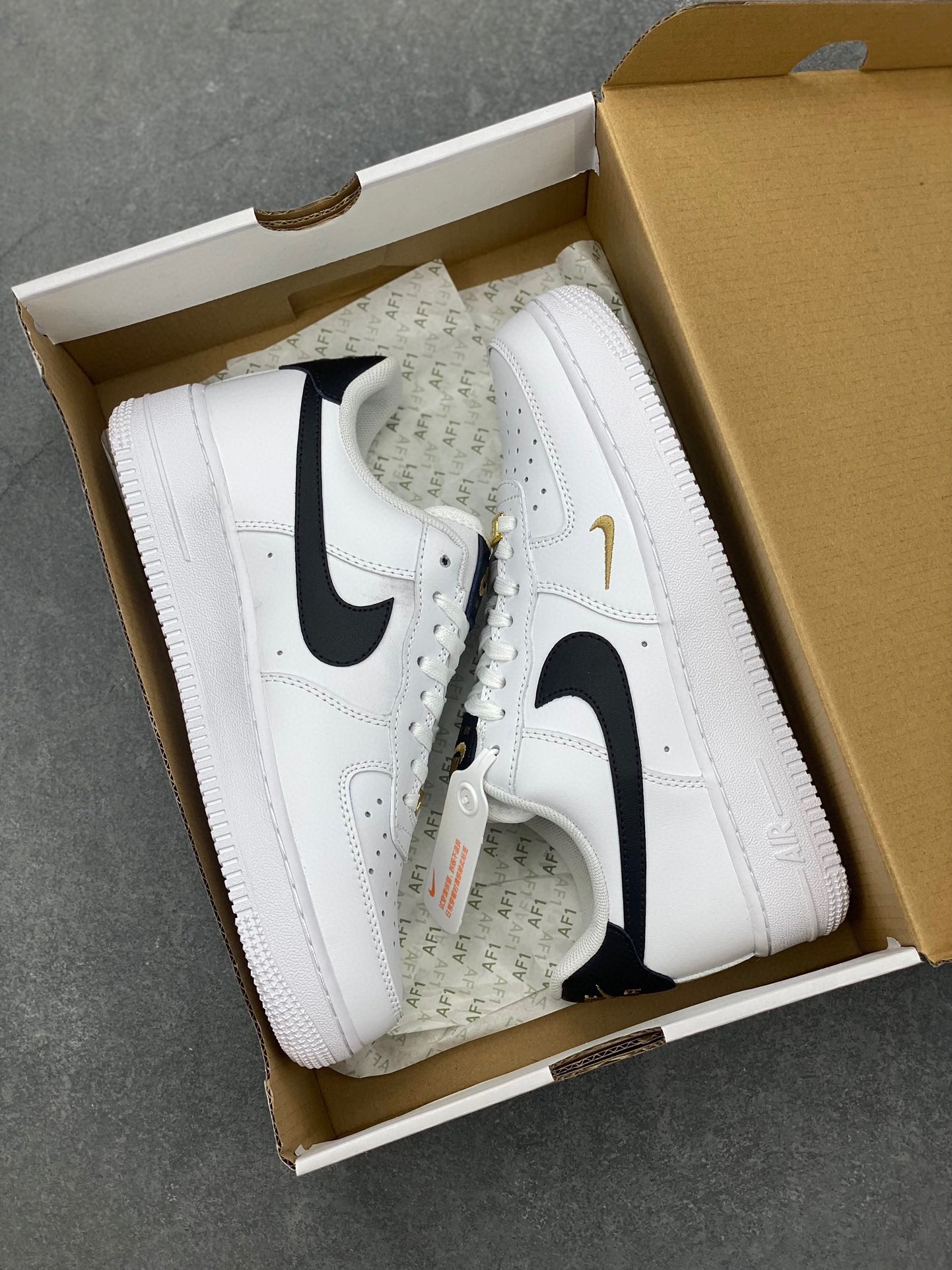 Nike Air Force 1 '07 Low White/Black - Iconic Style and Comfort 10 i1716837051 2241 4