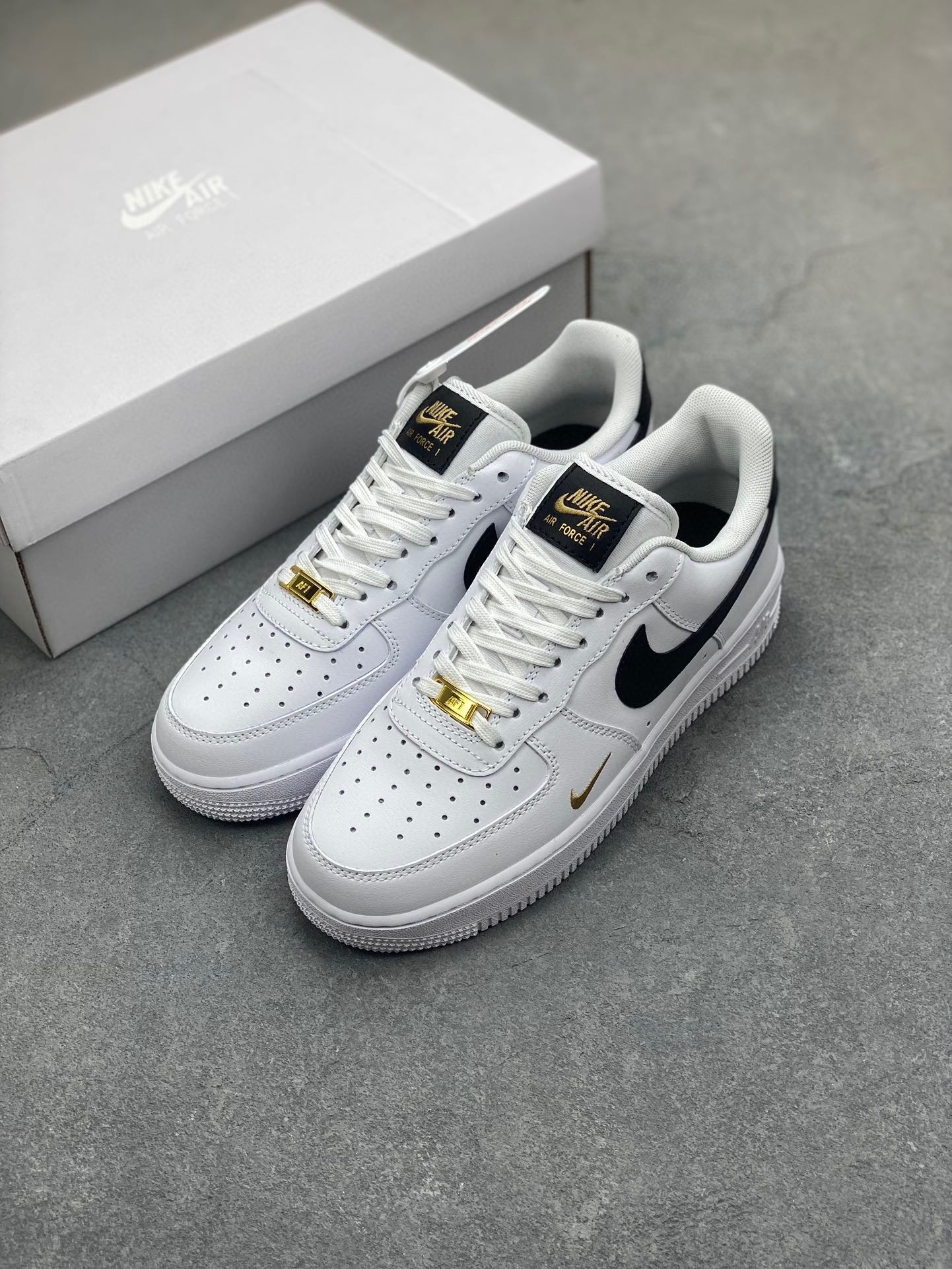 Nike Air Force 1 '07 Low White/Black - Iconic Style and Comfort 9 i1716837051 4303 5