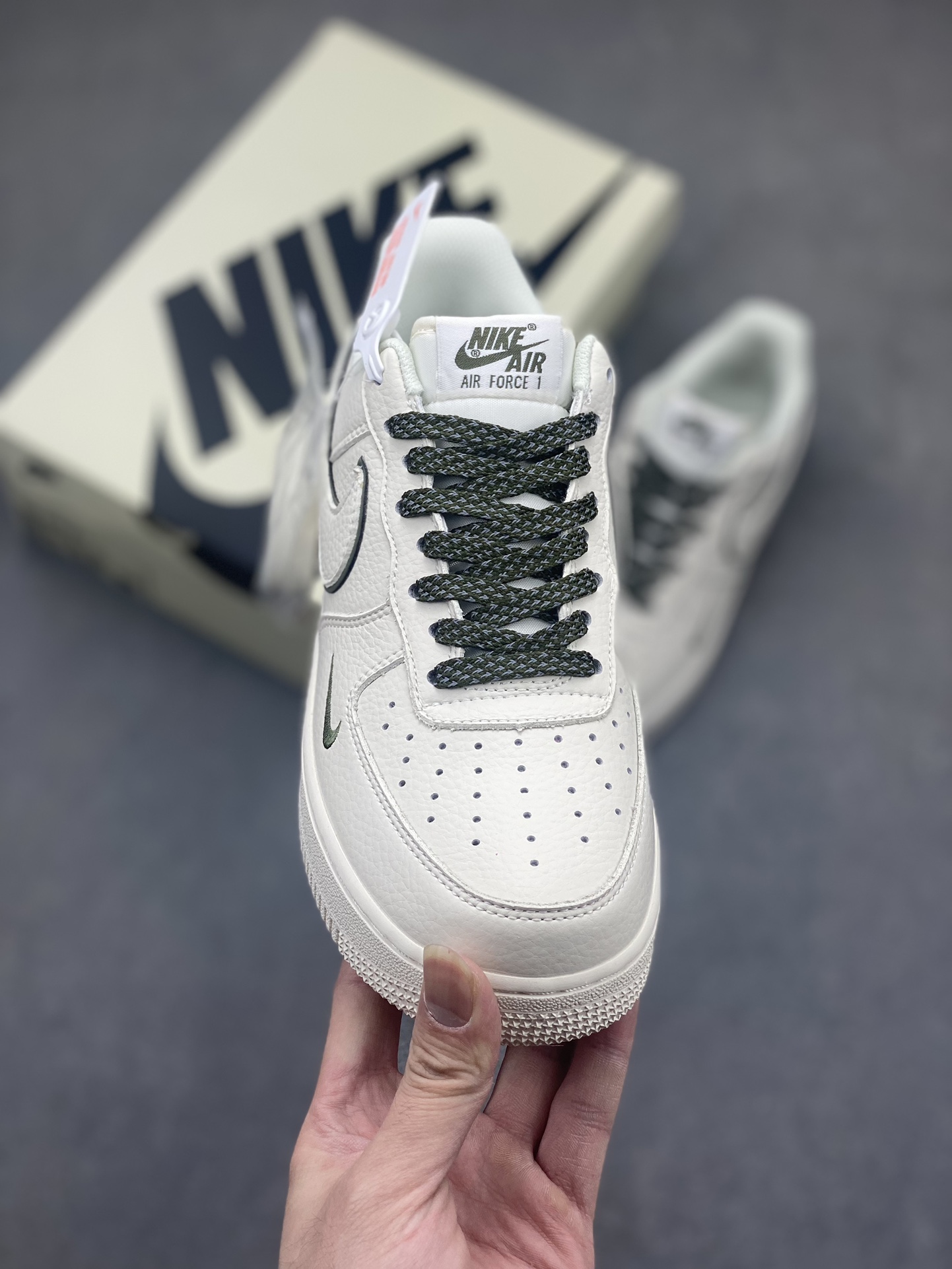 Nike Air Force 1 Low '07 Classic Green: Reflective Low-Top Sneakers 3 i1717005140 1181 2
