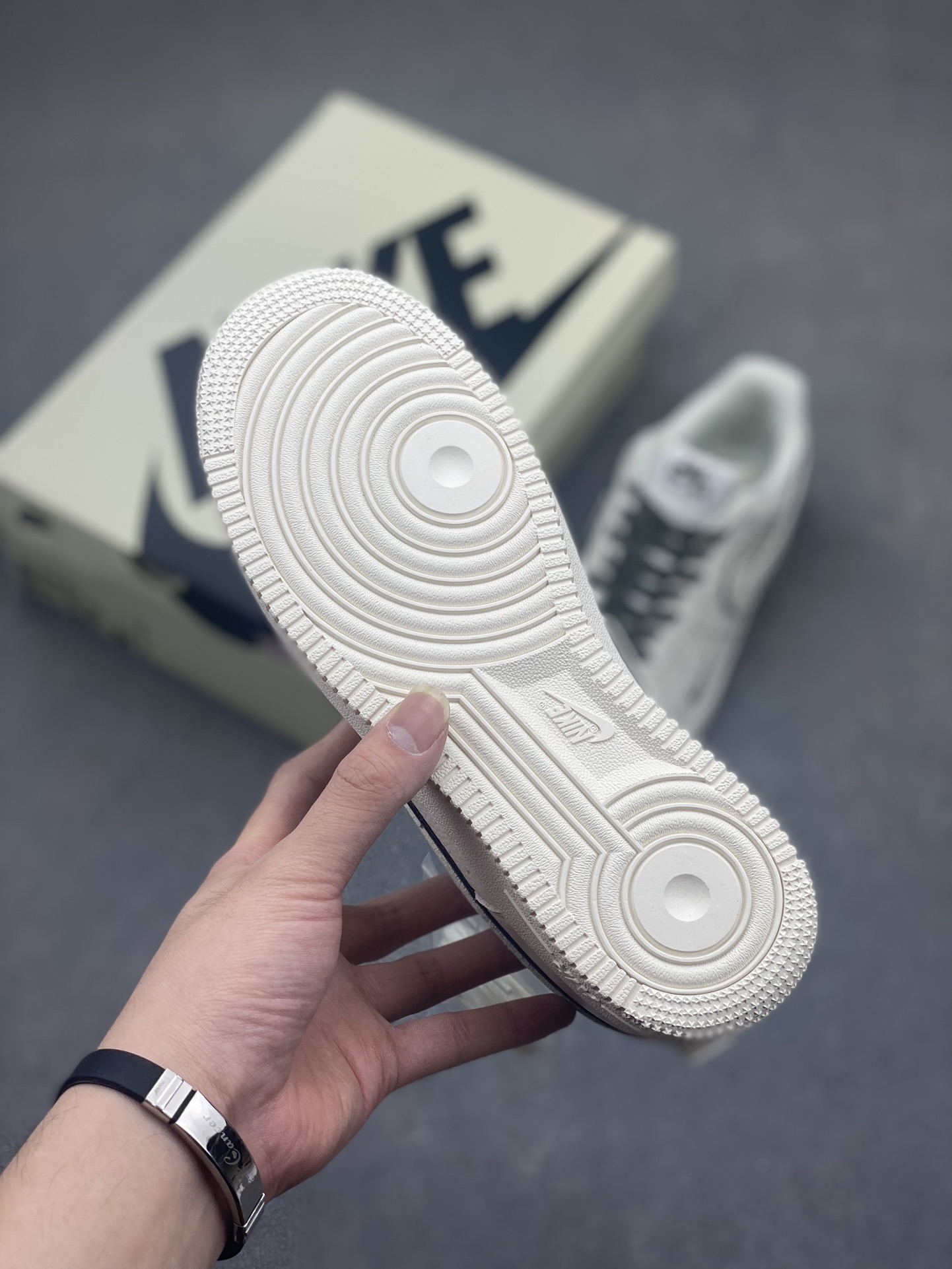 Nike Air Force 1 Low '07 Classic Green: Reflective Low-Top Sneakers 7 i1717005140 3488 1