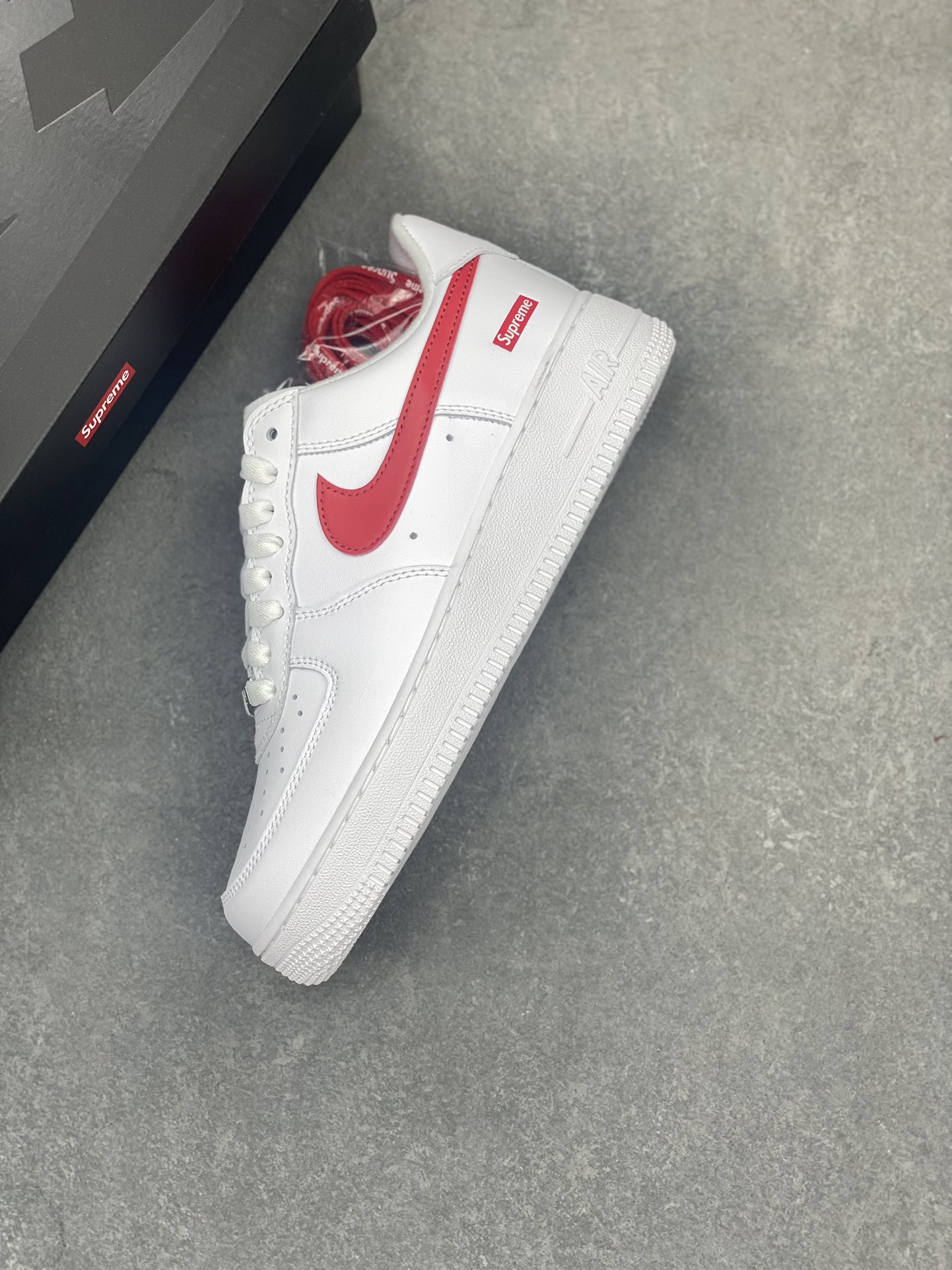 Supreme x Nike Air Force 1 Low White/Red - CU9225-101 Limited Edition 8 i1717005431 1050 7