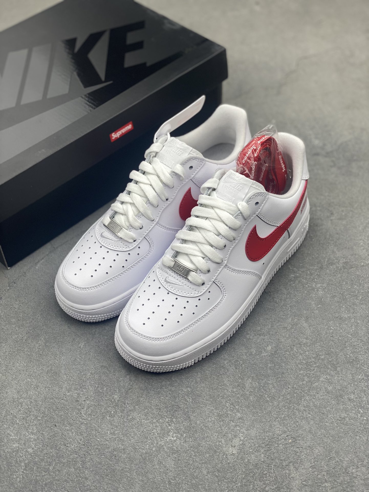 Supreme x Nike Air Force 1 Low White/Red - CU9225-101 Limited Edition 9 i1717005431 6589 0