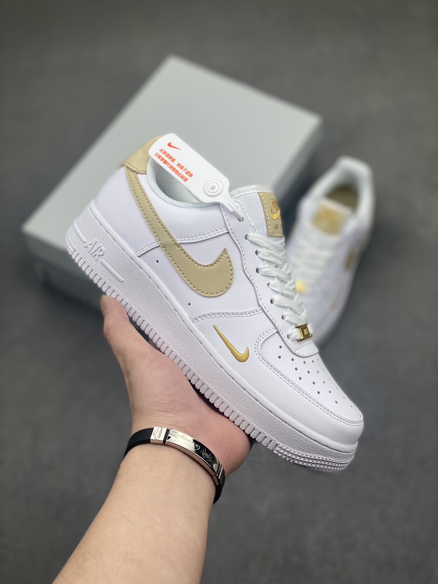 Nike Air Force 1 Low White/Gold: Iconic Style, Superior Comfort 2 i1717005698 3104 5
