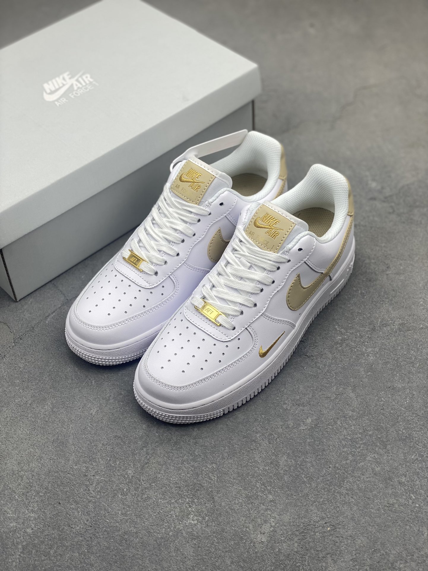 Nike Air Force 1 Low White/Gold: Iconic Style, Superior Comfort 9 i1717005698 4899 7
