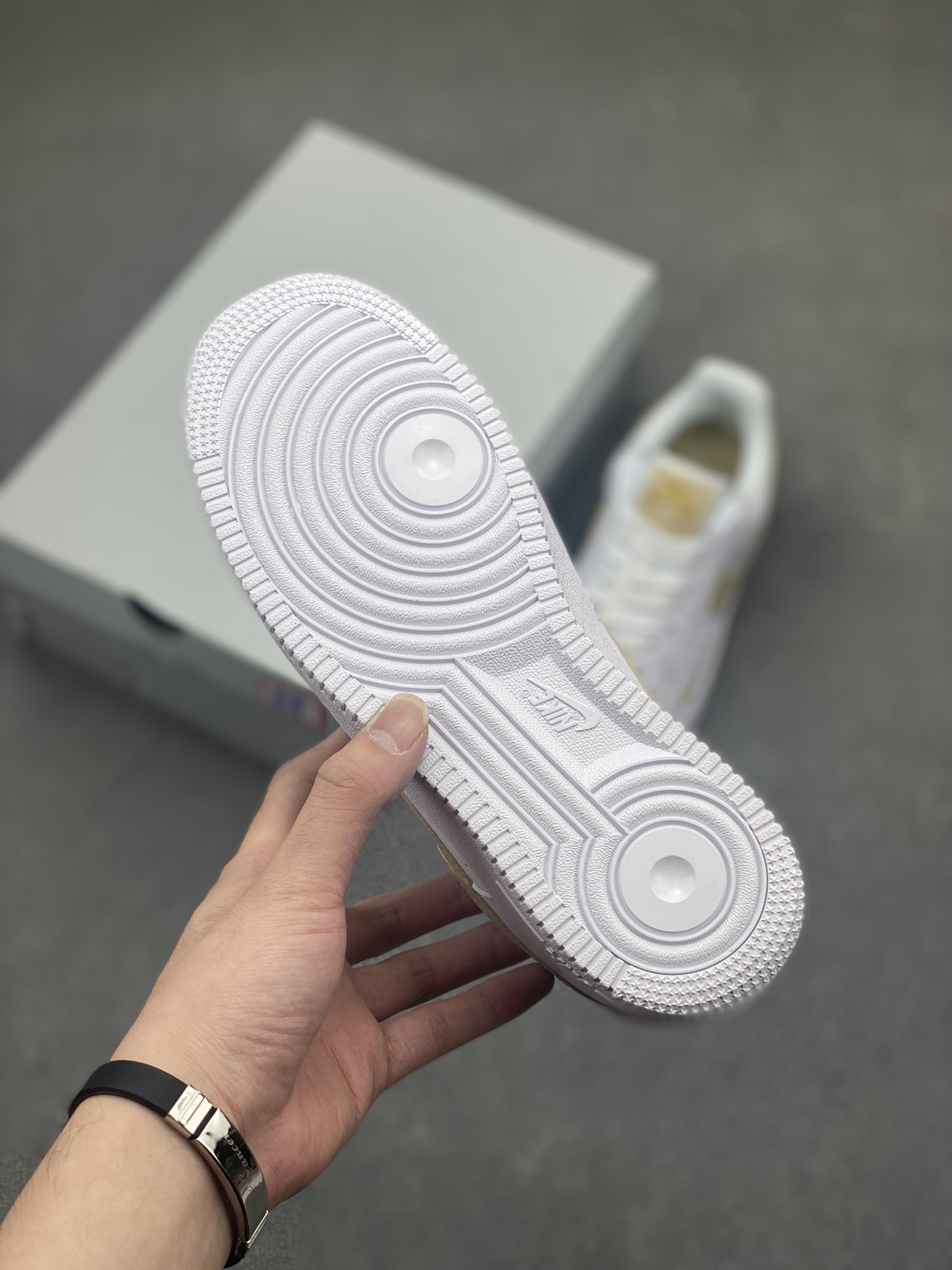 Nike Air Force 1 Low White/Gold: Iconic Style, Superior Comfort 7 i1717005698 4943 3