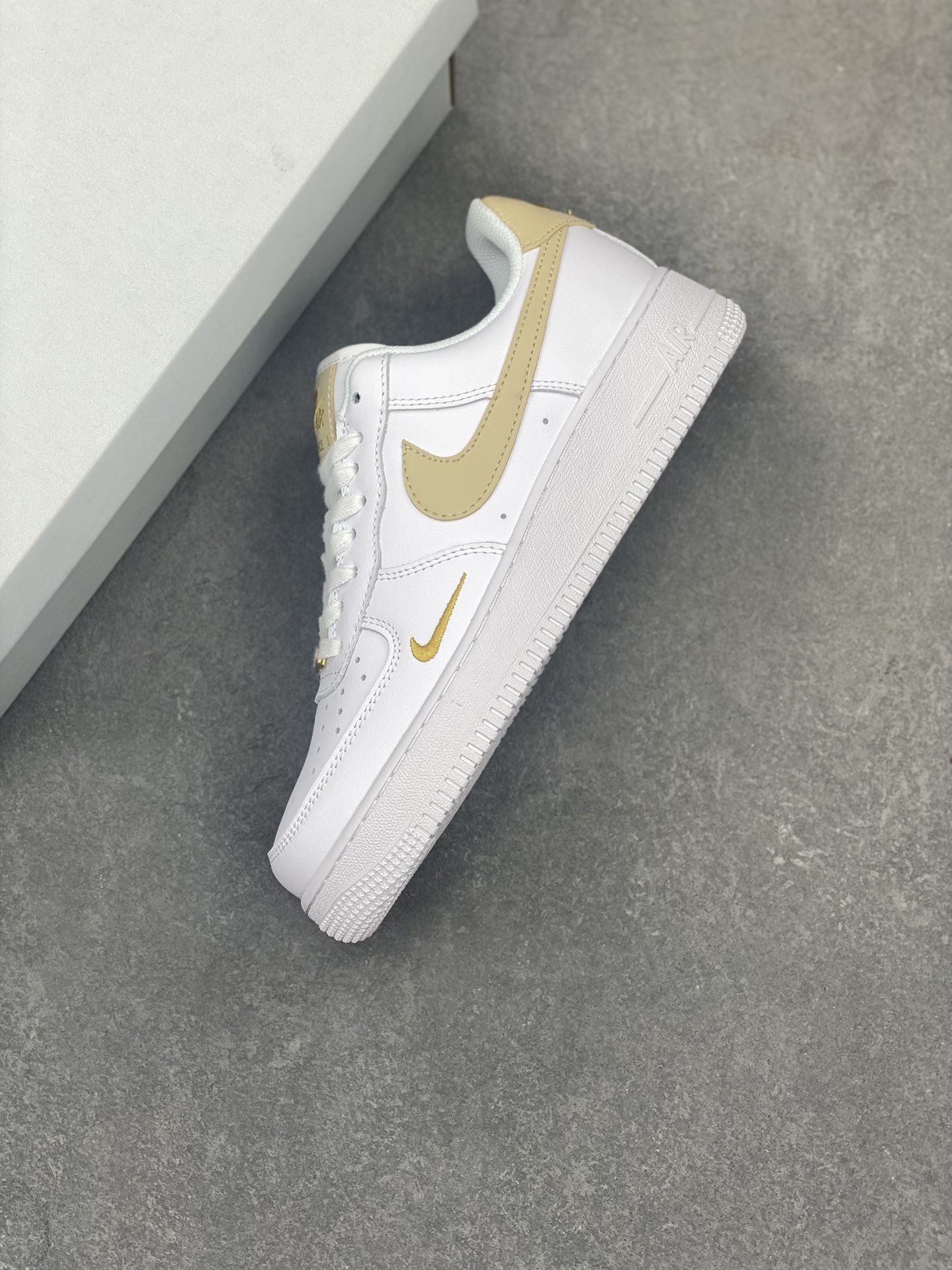 Nike Air Force 1 Low White/Gold: Iconic Style, Superior Comfort 8 i1717005698 8938 4