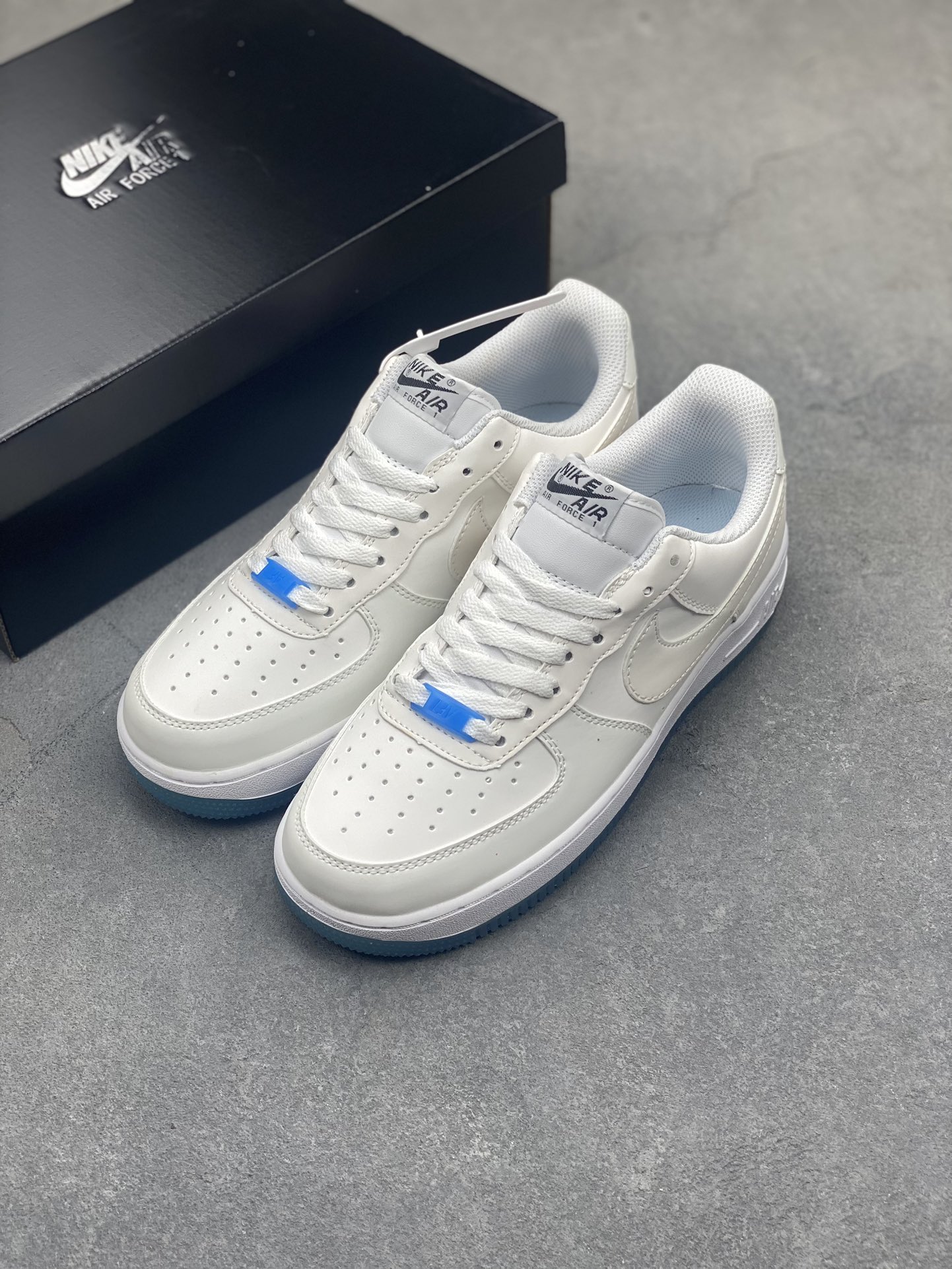 Nike Air Force 1 Low Heat Reactive Chameleon Sneakers 9 i1717005882 4349 3