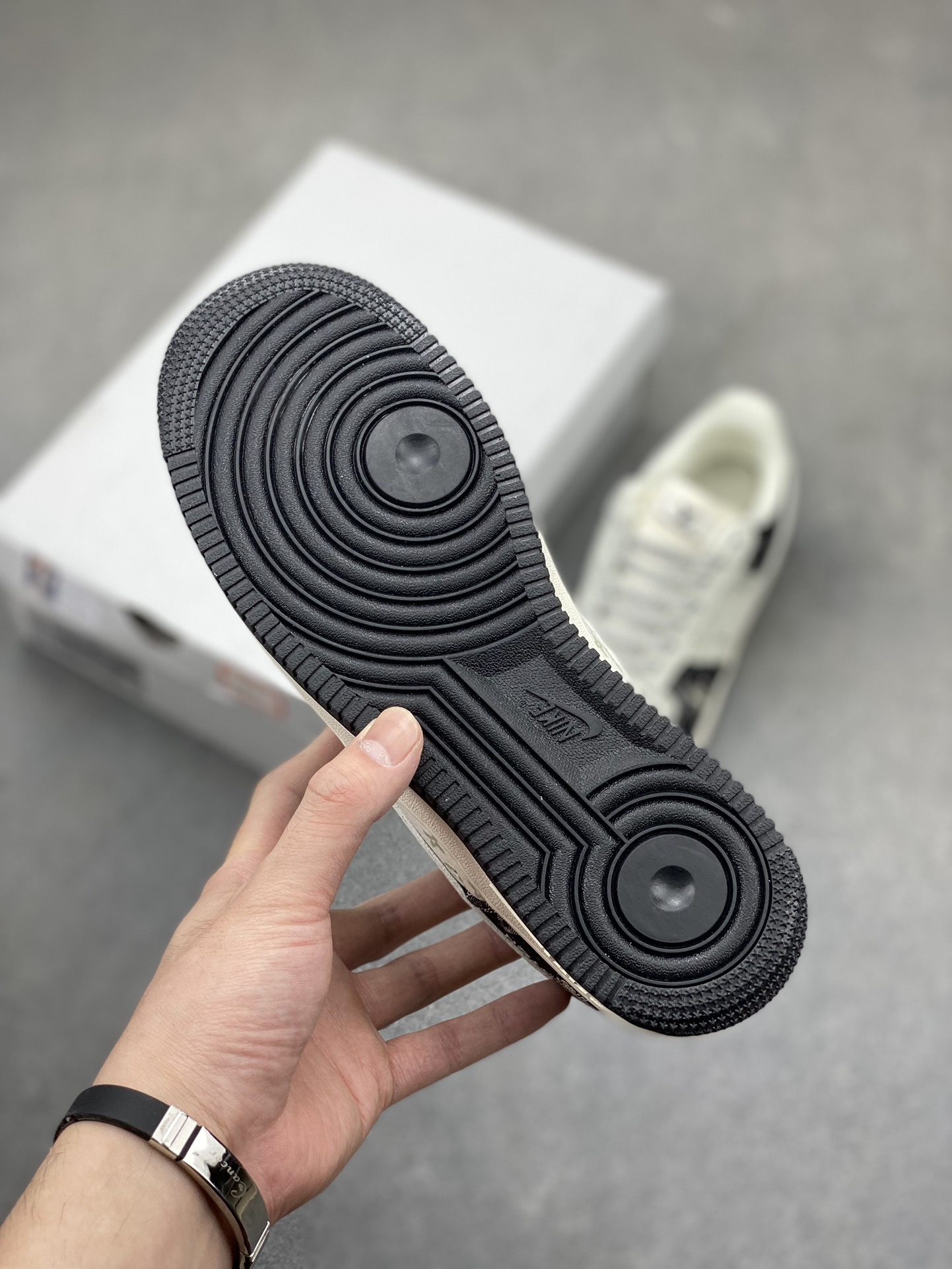 Nike Air Force 1 x Louis Vuitton Custom Sneakers - Limited Edition Design 7 i1717357704 9346 1