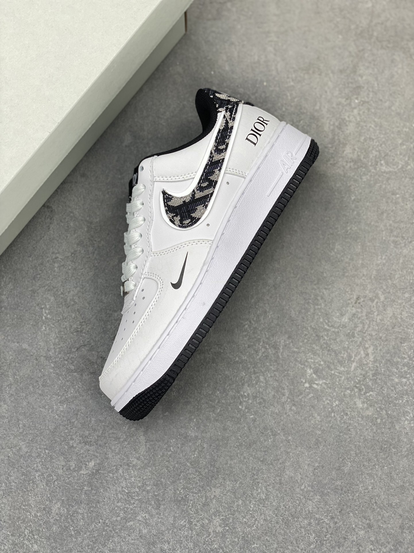 Nike Air Force 1 Low Dior White Black Sneakers DR6239-837 8 i1717357863 9045 1