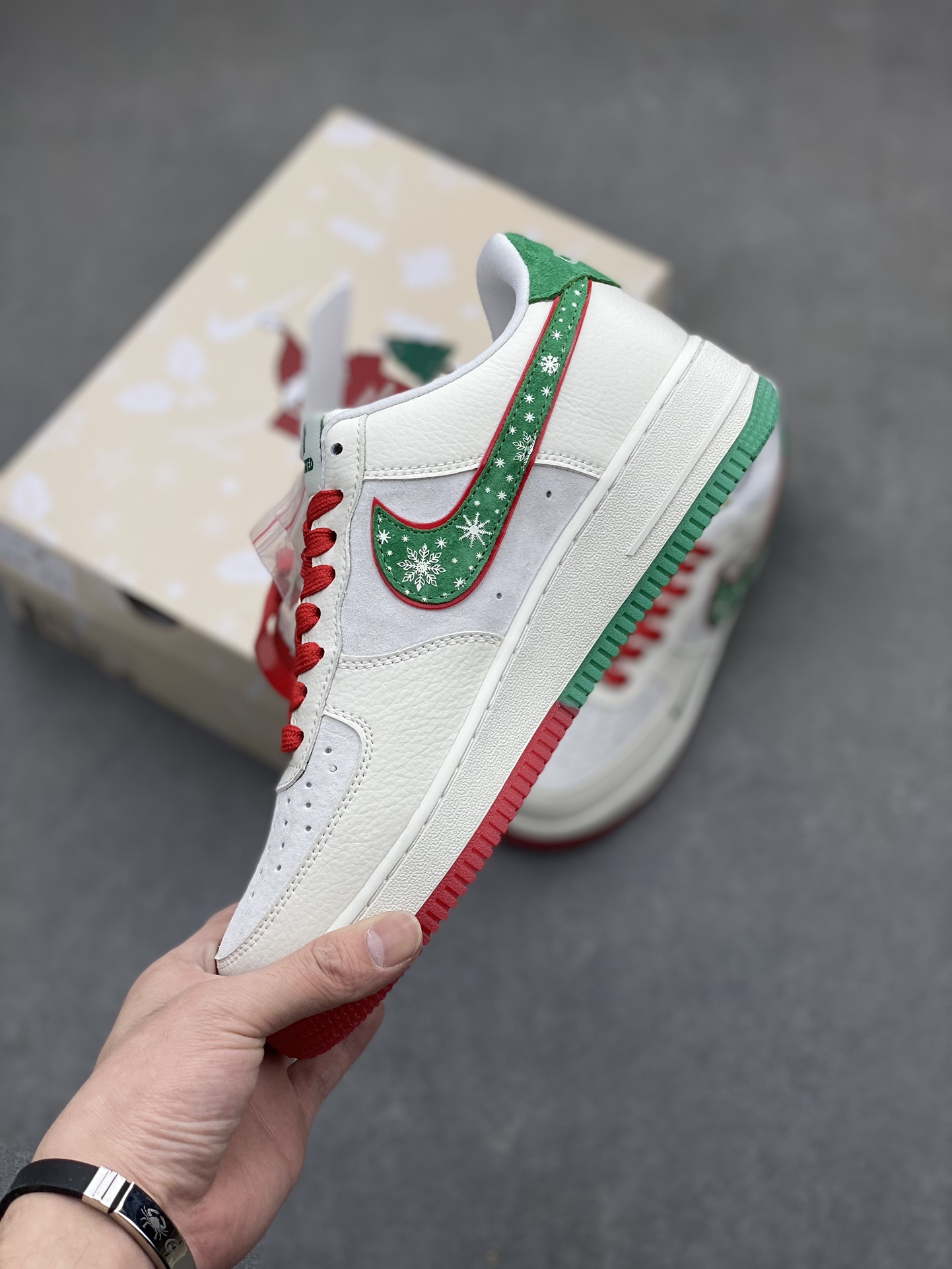 Nike Air Force 1 '07 Low 'Christmas' Casual Shoes DH6239-839 4 i1717446636 1621 1