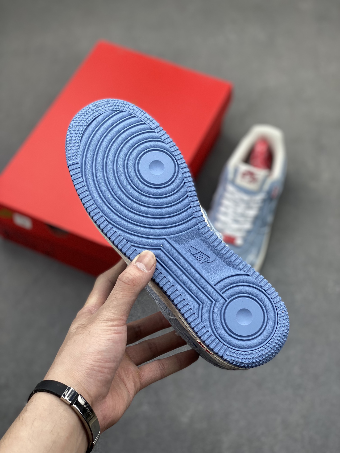 Levi's x Nike Air Force 1 Low Denim Sneakers - Limited Edition 7 i1717618935 5100 2