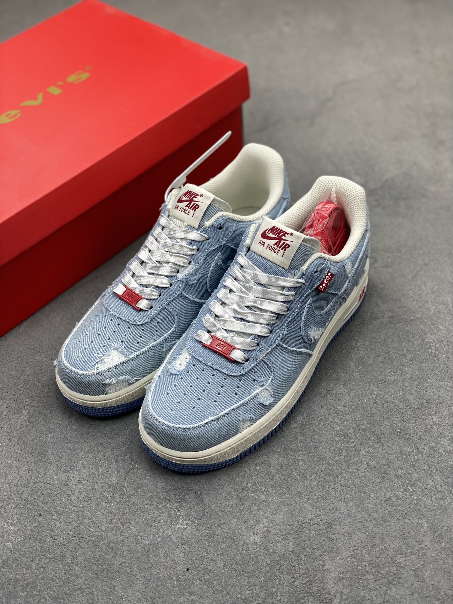 Levi's x Nike Air Force 1 Low Denim Sneakers - Limited Edition 9 i1717618935 8550 7