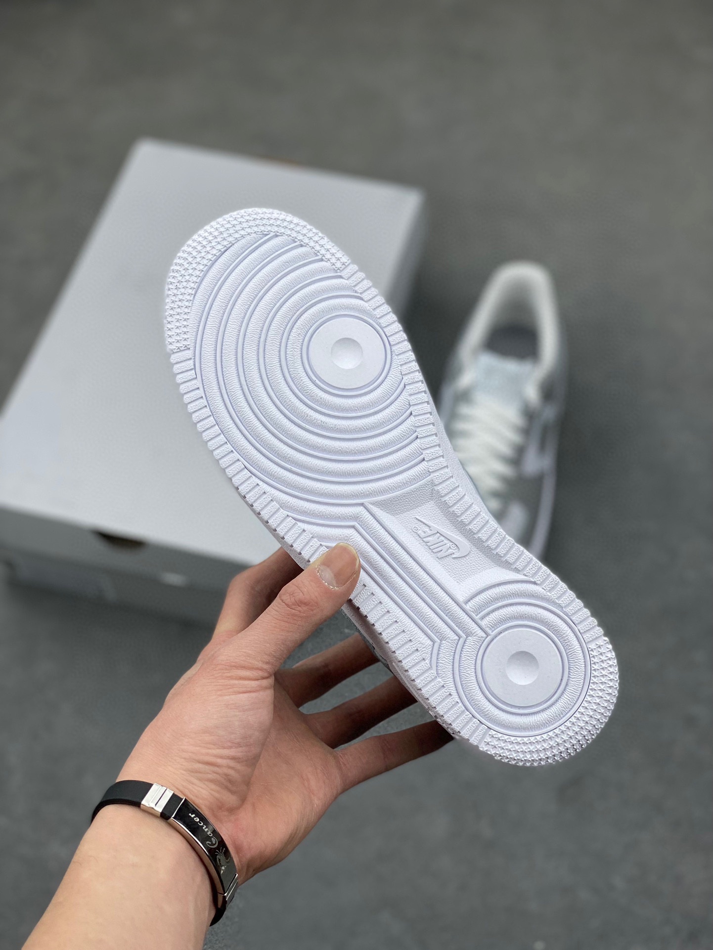 Nike Air Force 1 Low White/Grey: Iconic Style & Comfort for Everyday Wear 7 i1717751038 343 7