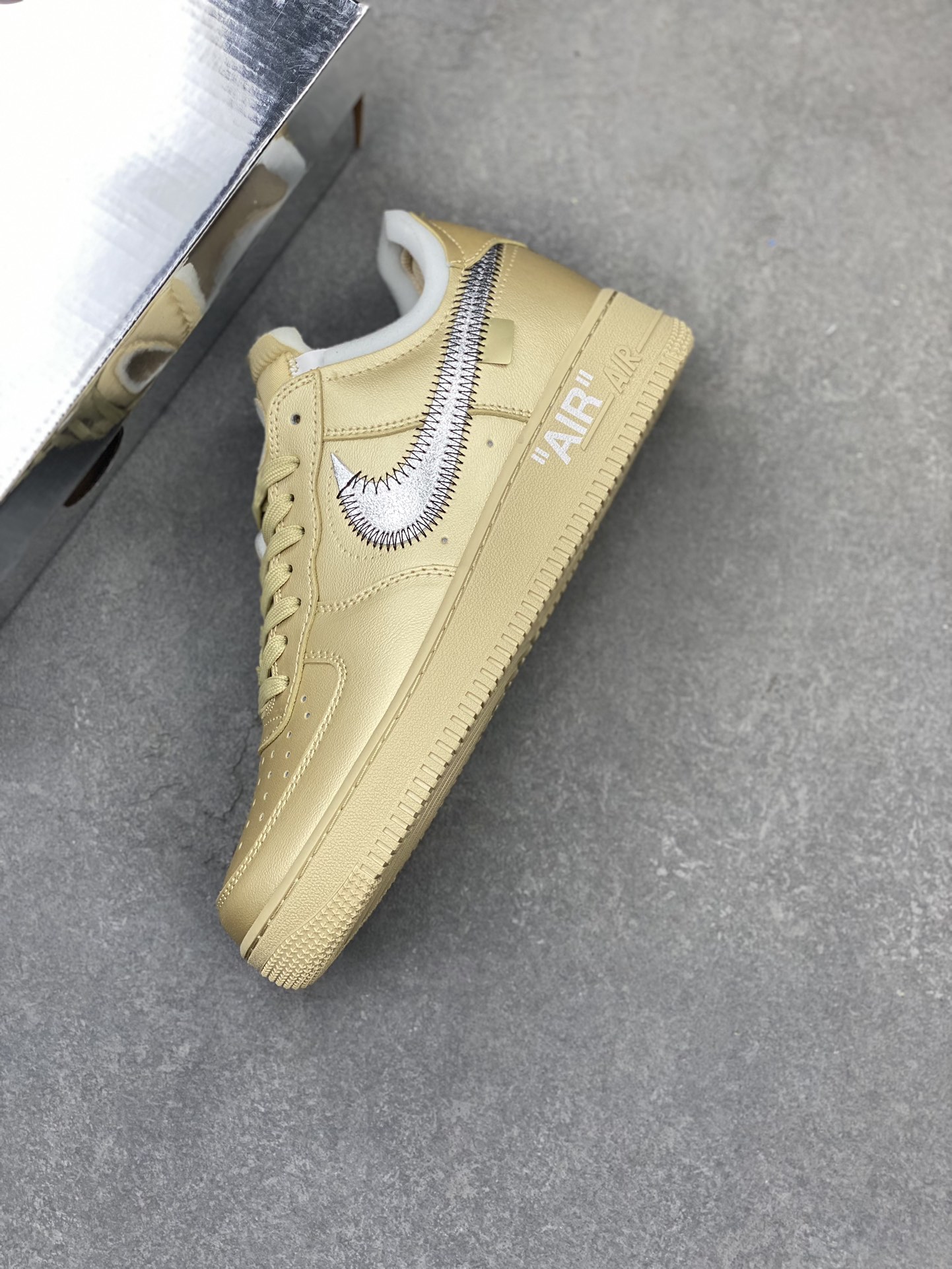 Off-White x Nike Air Force 1 Low '07 'Metal Gold' Casual Sneakers 8 i1717914235 2215 2