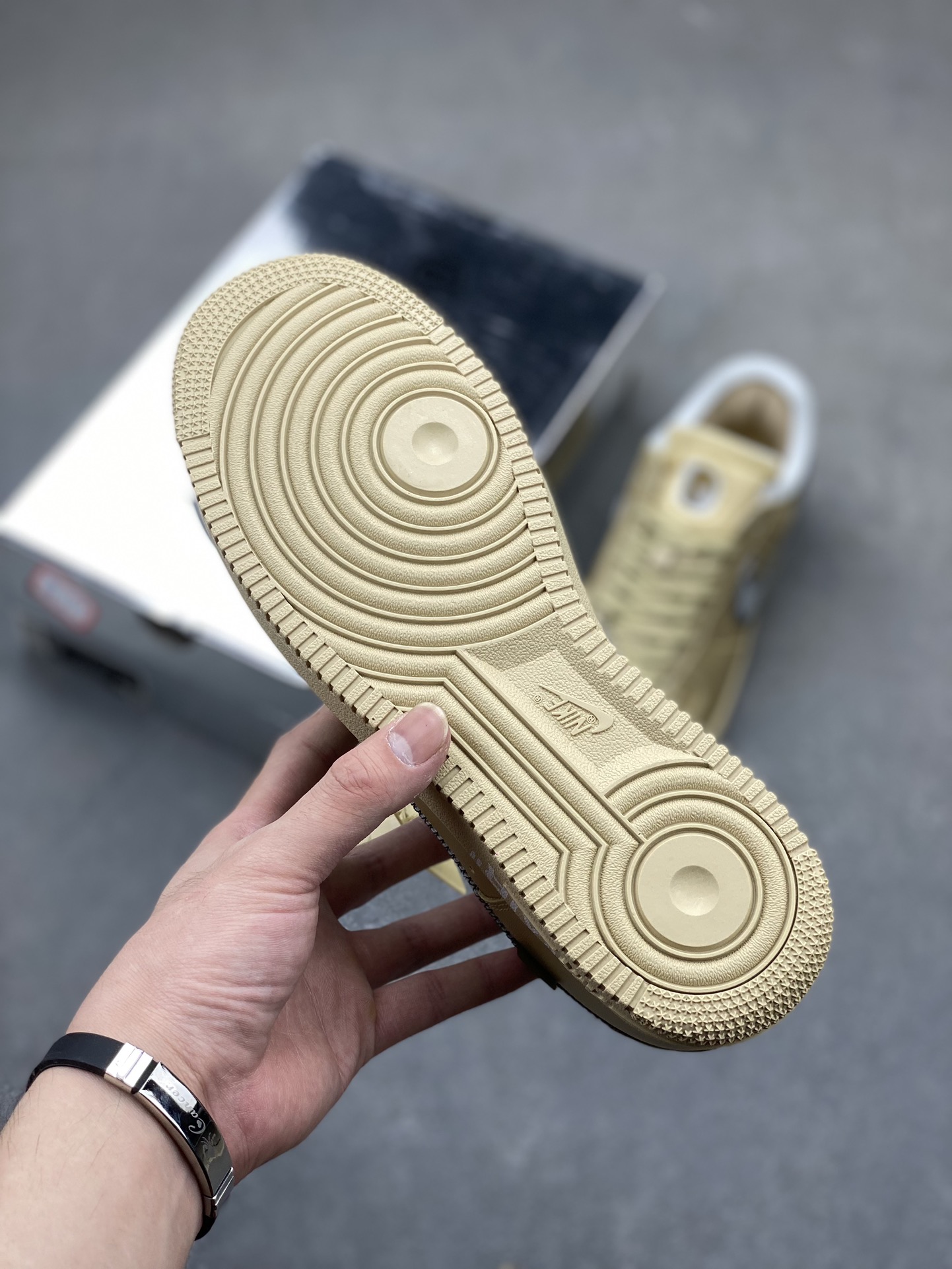 Off-White x Nike Air Force 1 Low '07 'Metal Gold' Casual Sneakers 7 i1717914235 6672 8