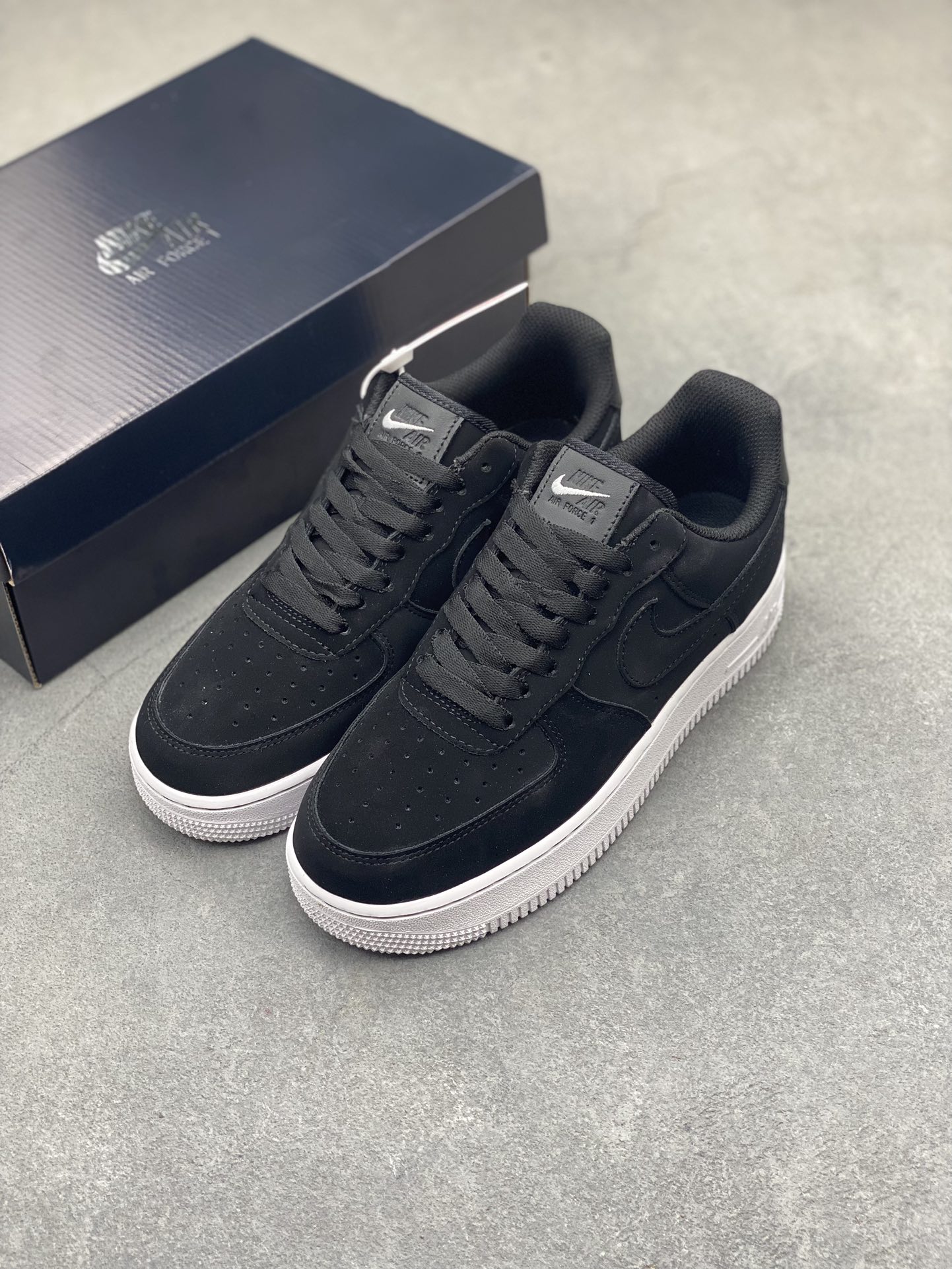 Nike Air Force 1 Low '07 Black/White - Iconic Style & Comfort Sneakers 9 i1718134060 2539 8