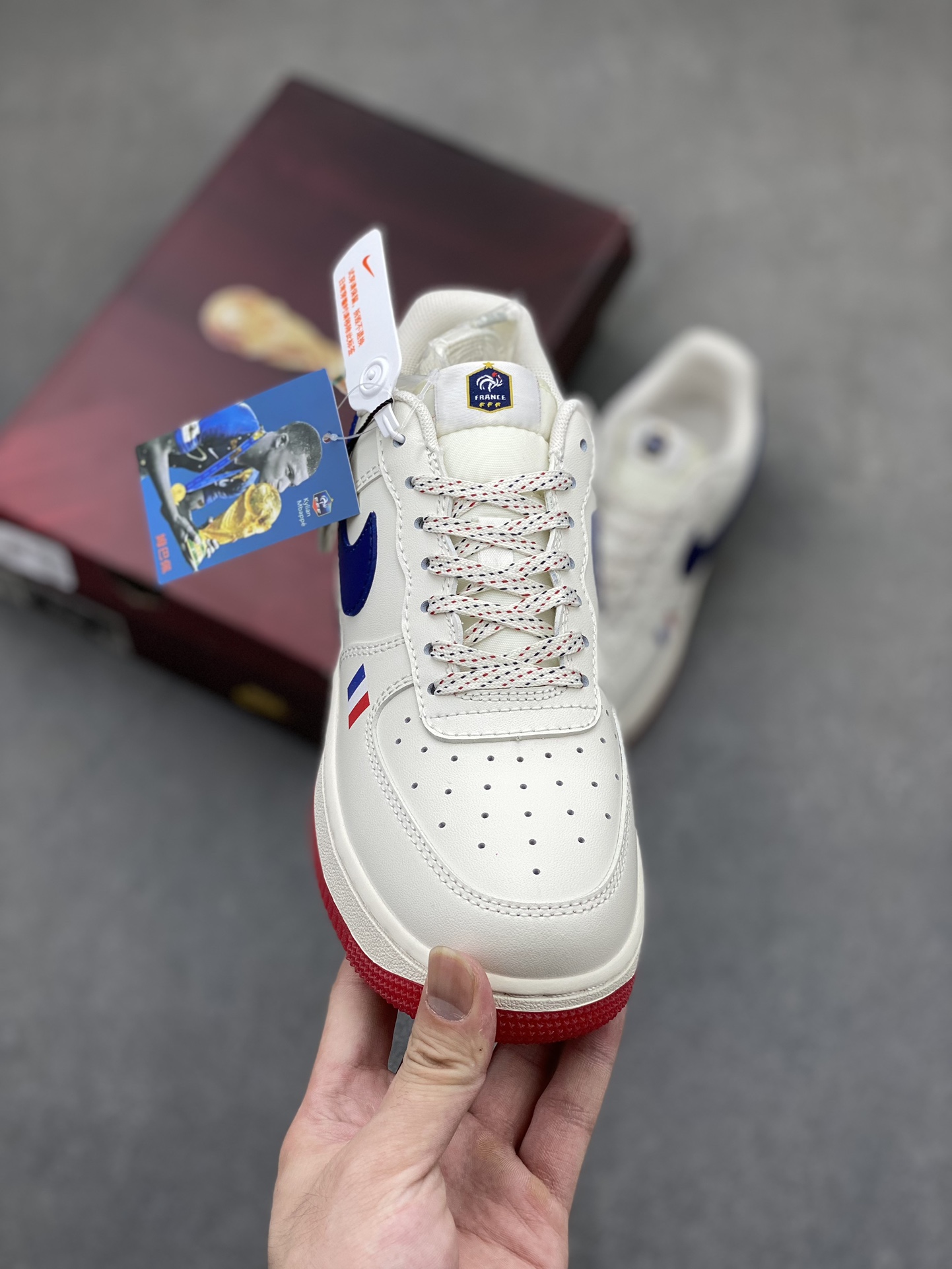 Nike Air Force 1 '07 40th Anniversary White Black Sneakers 3 i1718224127 7663 3
