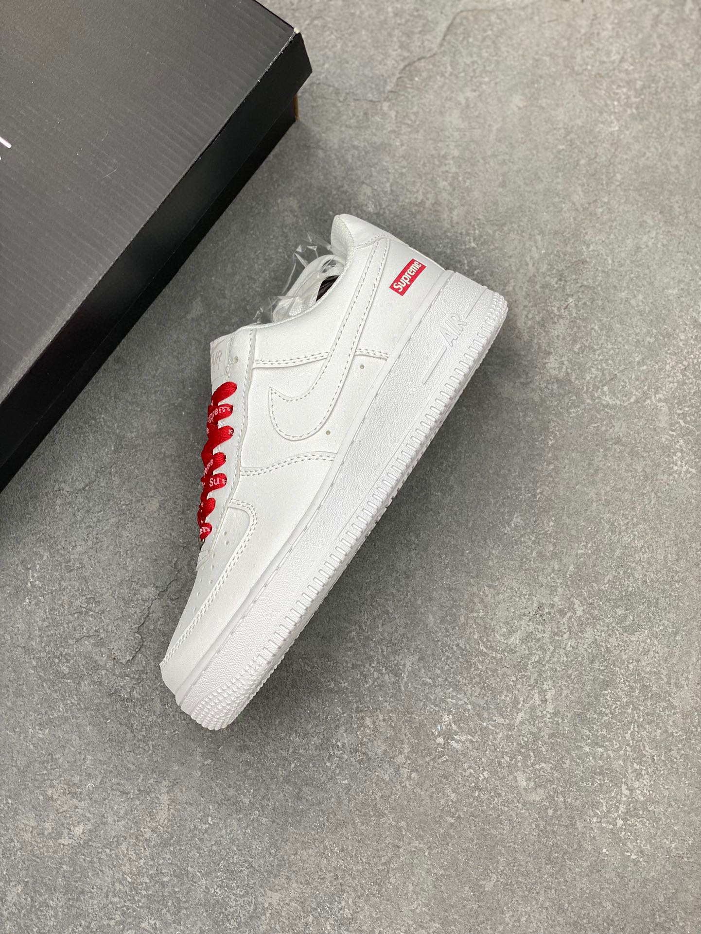 Nike Air Force 1 Low x Supreme White CU9225-100 Sneakers 8 i1718224283 6820 1