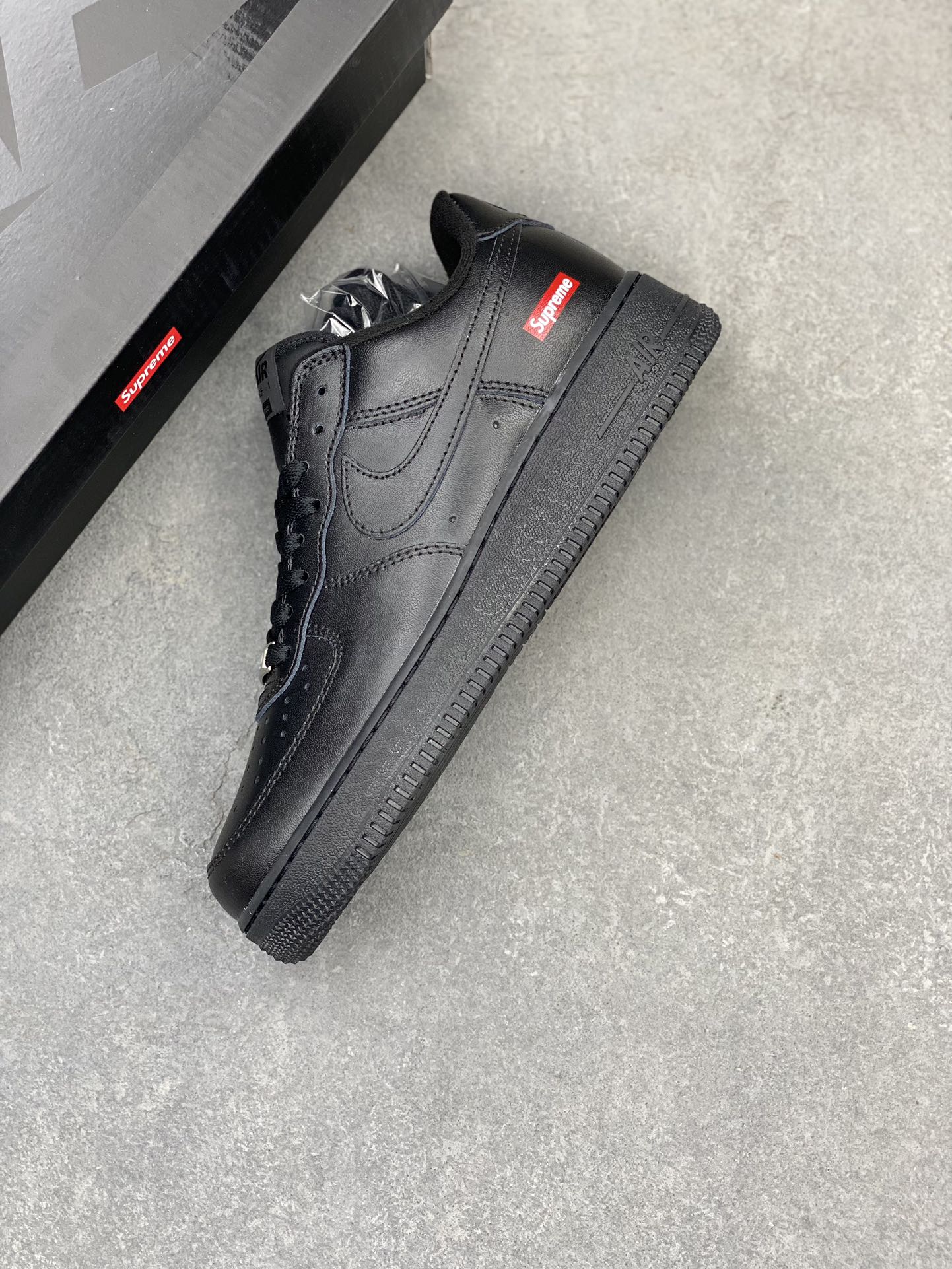 Nike Air Force 1 Low Supreme Black CU9225-001 Men's Sneakers 8 i1718388911 5090 2