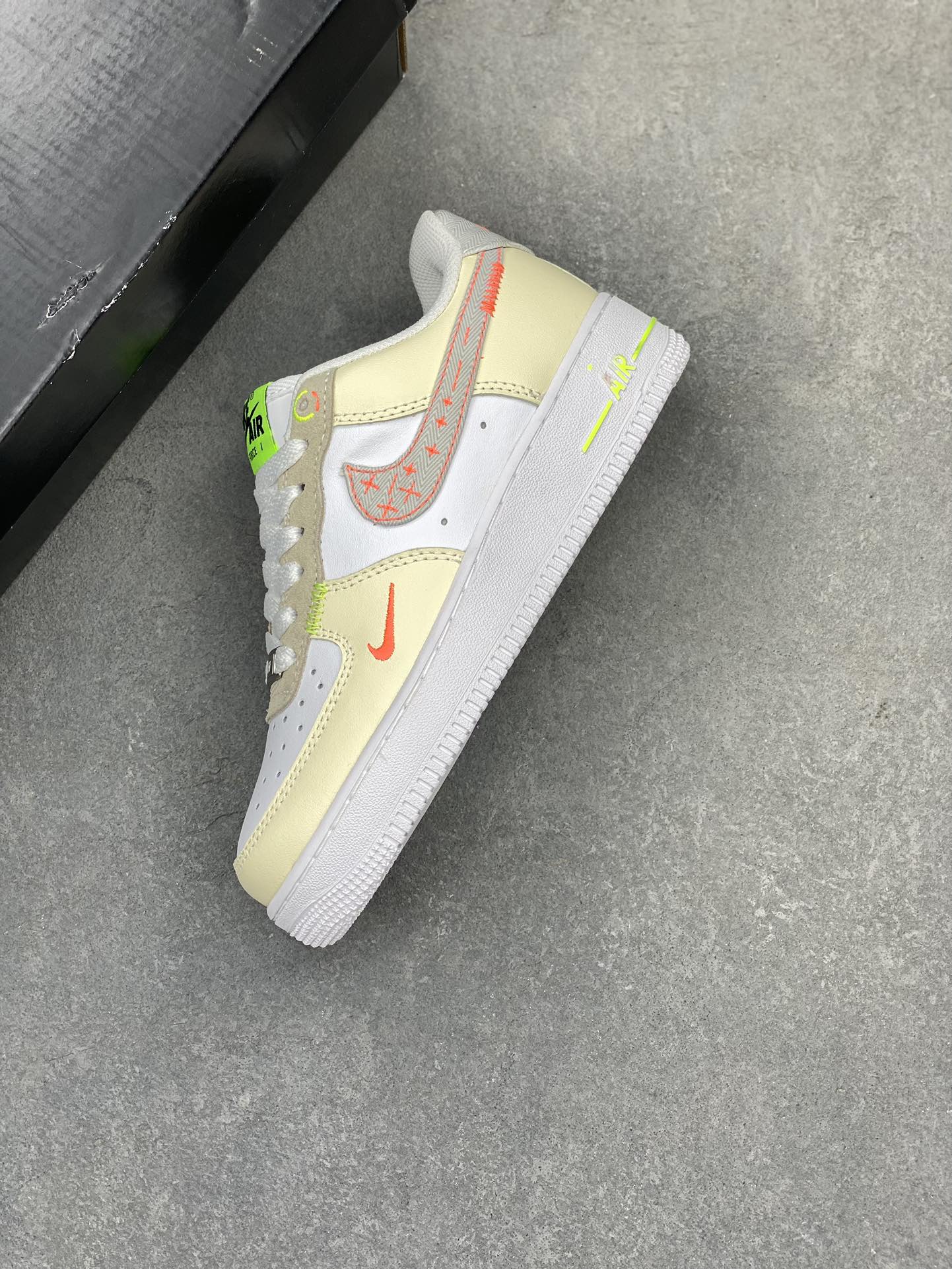 Nike Air Force 1 Low Retro Sneakers, Full-Palm Air Cushion, Sports Shoes 8 i1718477027 2259 3